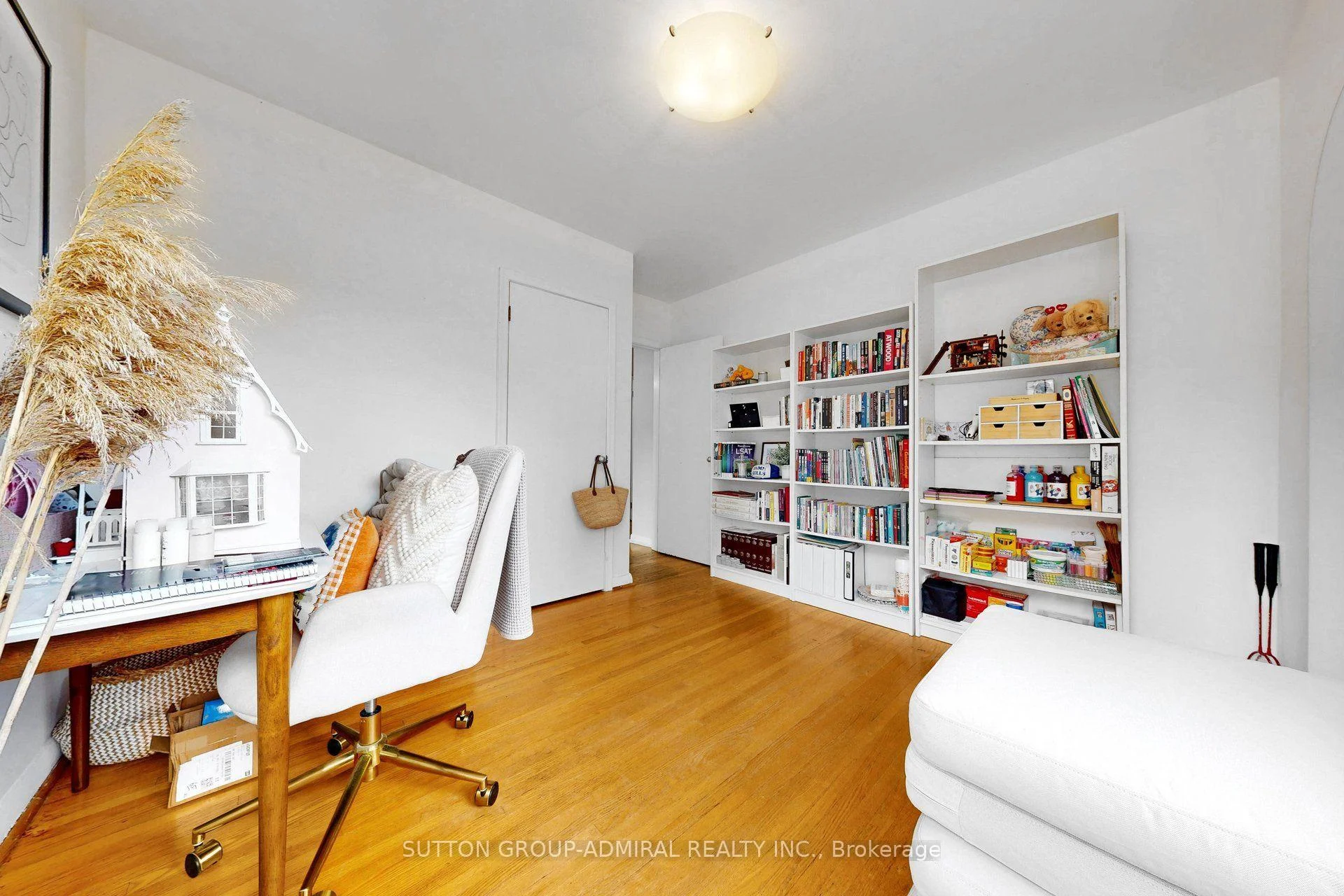 Photo 39 of 49 Talbot Road, North York, Newtonbrook West — HOMEH