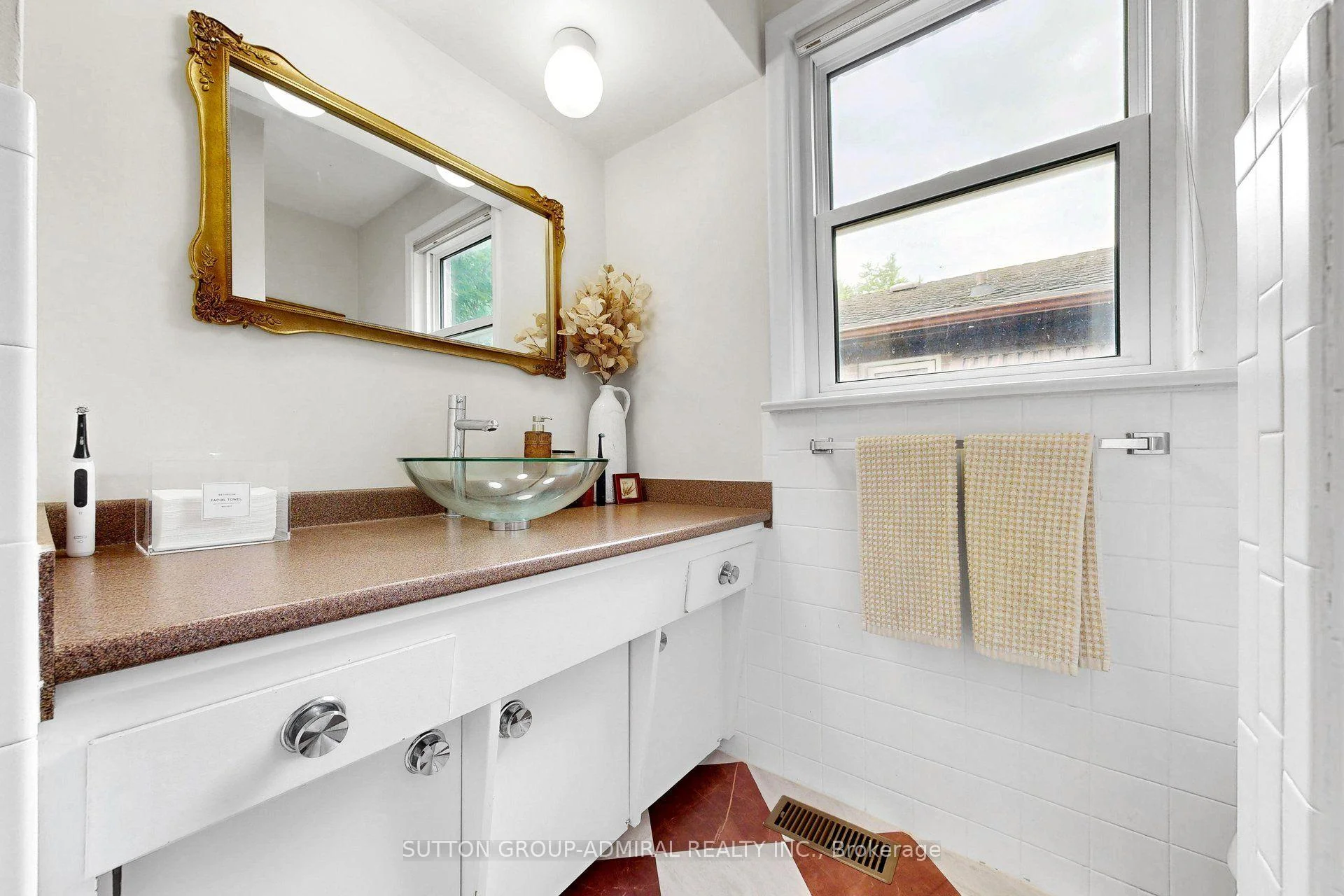 Photo 40 of 49 Talbot Road, North York, Newtonbrook West — HOMEH