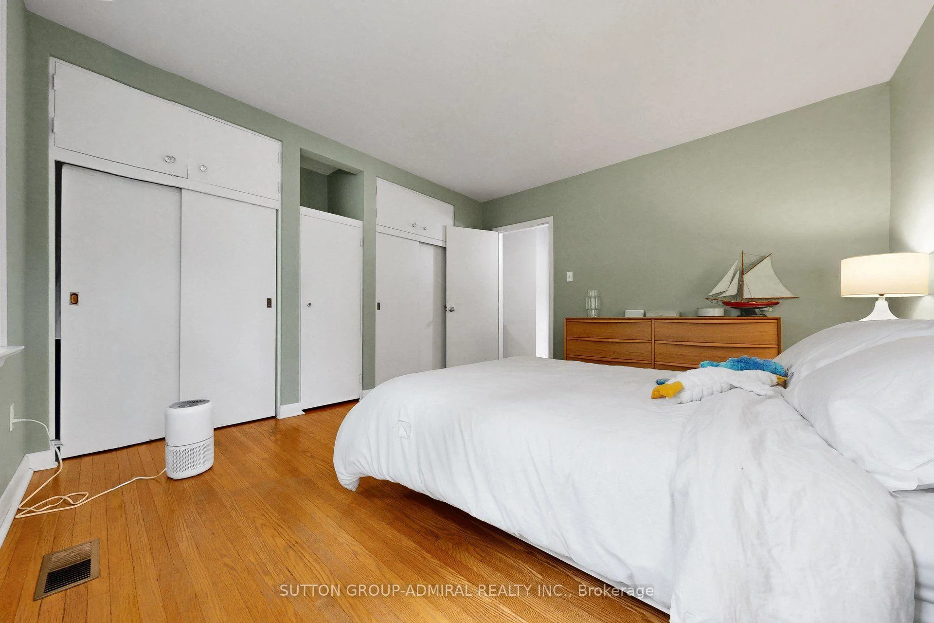 Photo 44 of 49 Talbot Road, North York, Newtonbrook West — HOMEH
