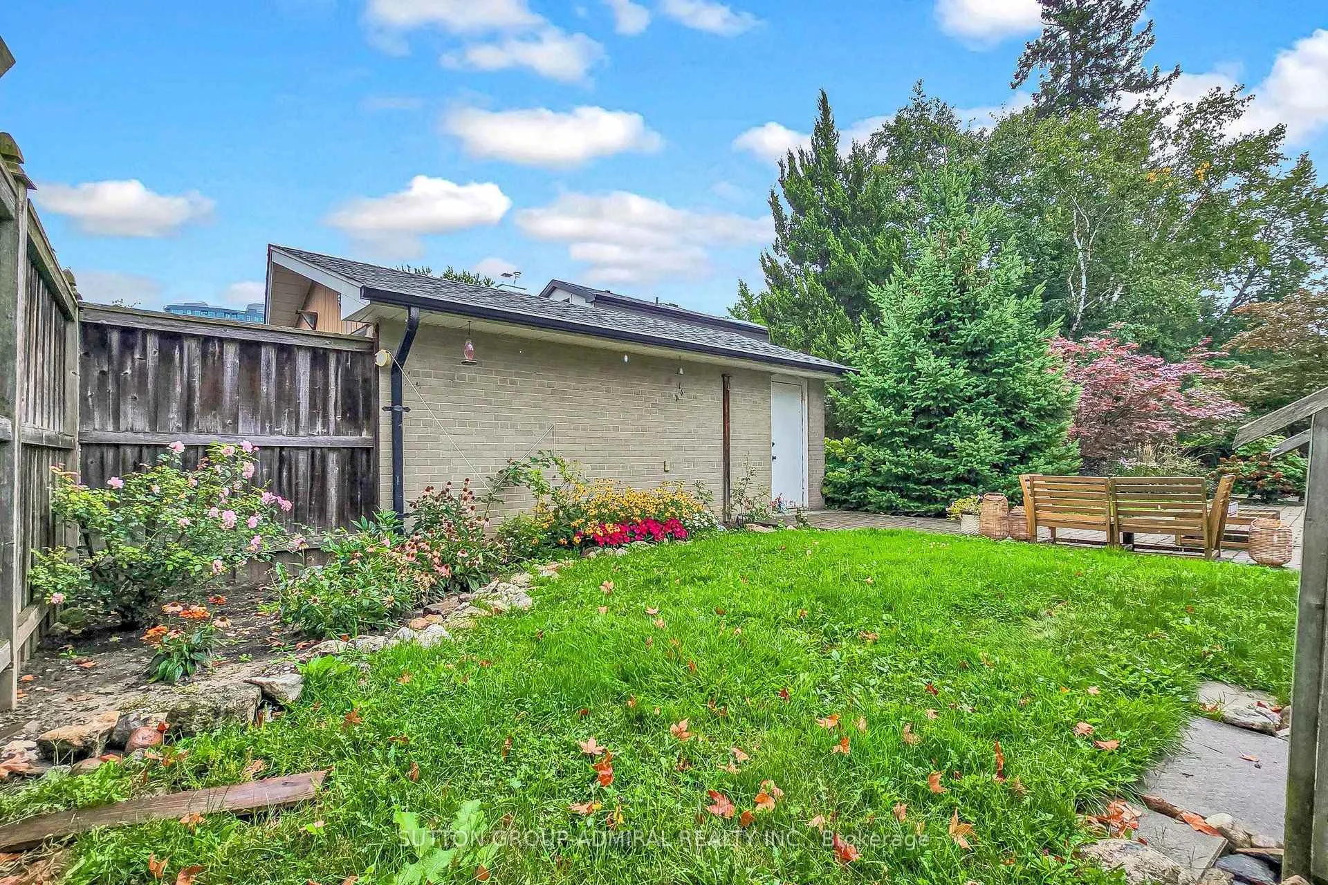 Photo 62 of 49 Talbot Road, North York, Newtonbrook West — HOMEH