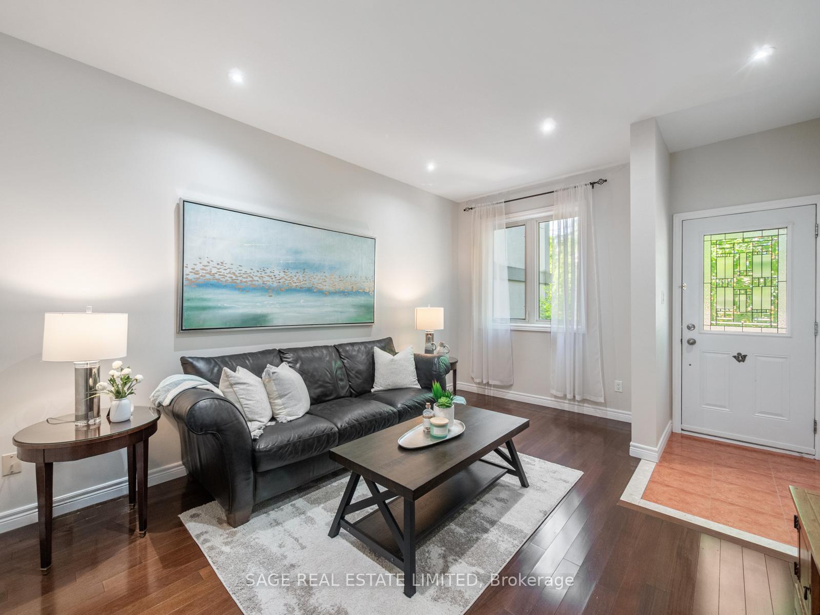 Photo 3 of 251A Chisholm Avenue, Toronto, Woodbine-Lumsden — HOMEH