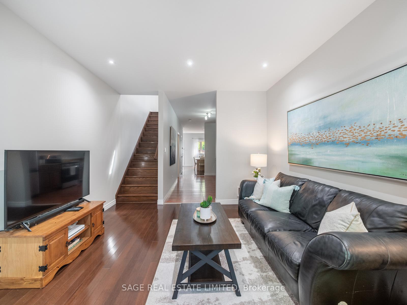 Photo 4 of 251A Chisholm Avenue, Toronto, Woodbine-Lumsden — HOMEH