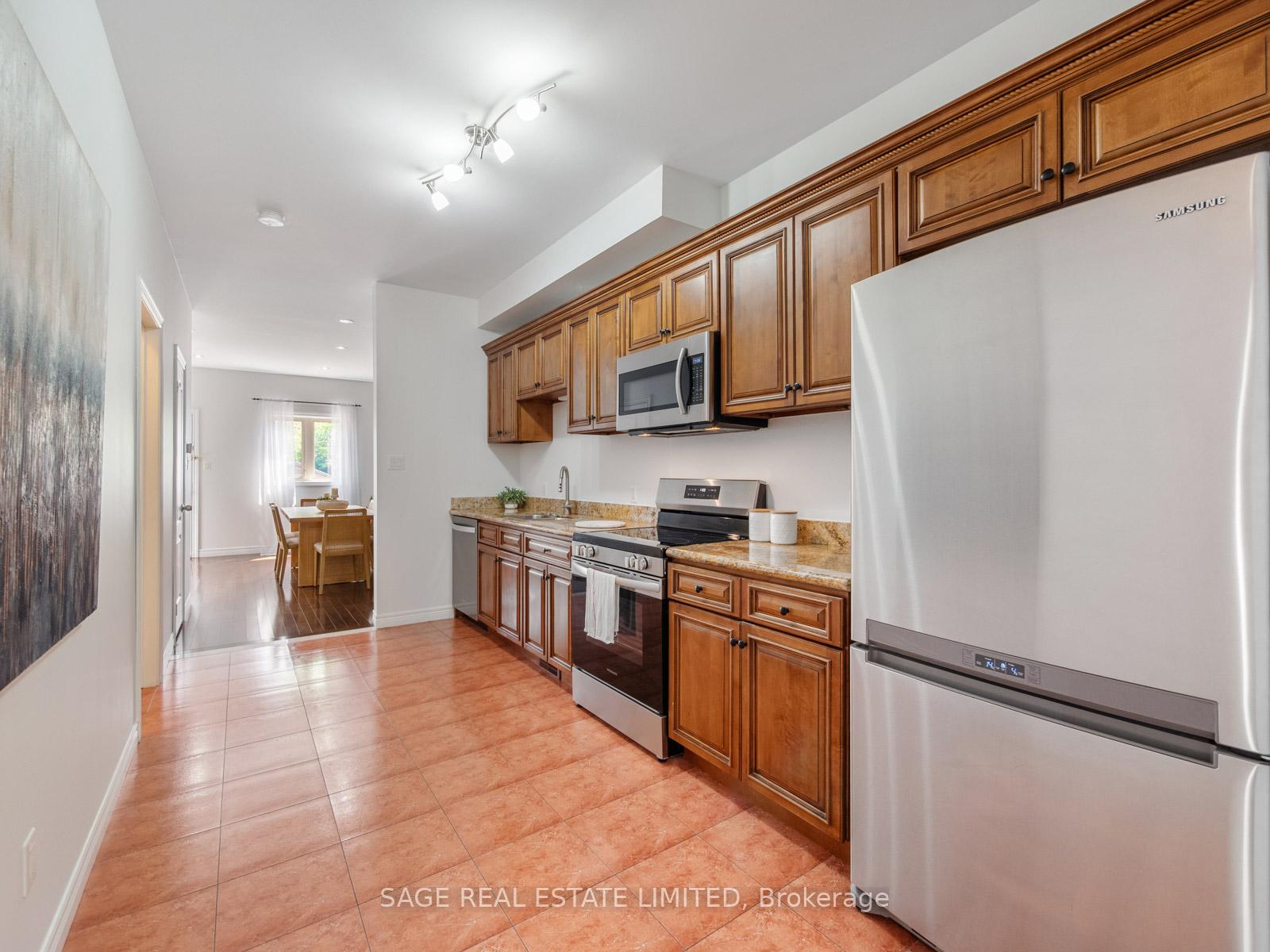 Photo 5 of 251A Chisholm Avenue, Toronto, Woodbine-Lumsden — HOMEH