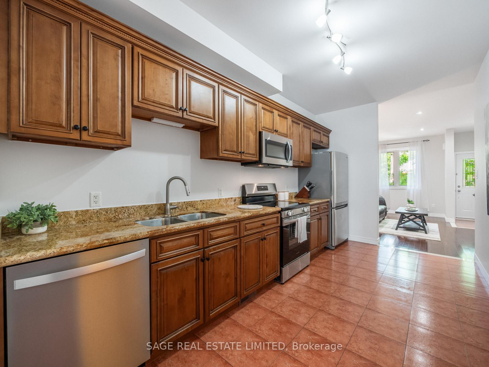 Photo 6 of 251A Chisholm Avenue, Toronto, Woodbine-Lumsden — HOMEH