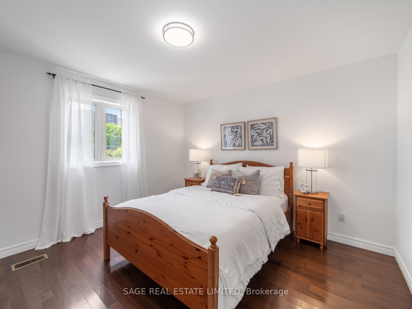 Photo 18 of 251A Chisholm Avenue, Toronto, Woodbine-Lumsden — HOMEH