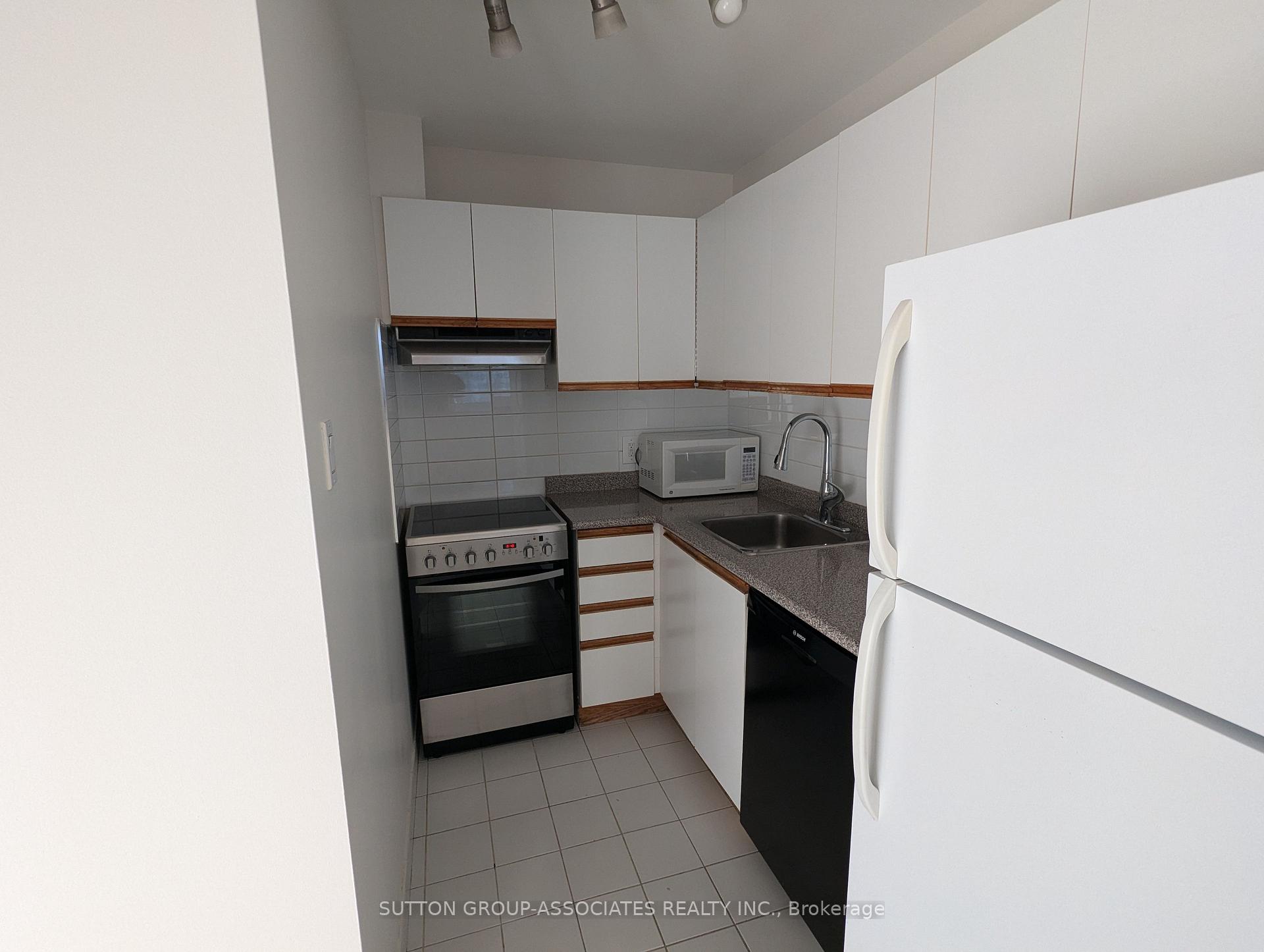 Photo 6 of Unit 2004, 914 Yonge Street, Toronto, The Annex — HOMEH