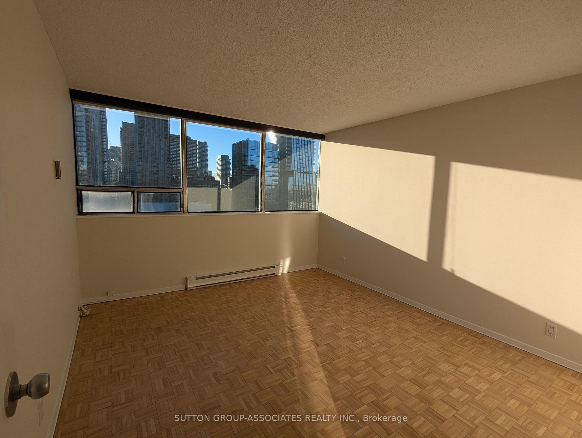 Photo 8 of Unit 2004, 914 Yonge Street, Toronto, The Annex — HOMEH