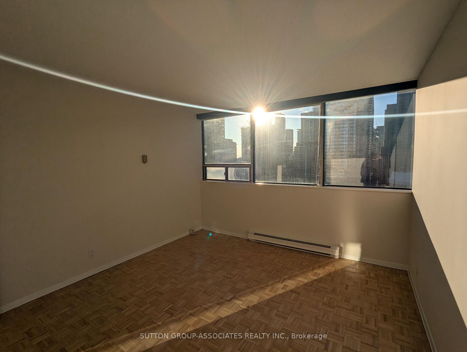 Photo 9 of Unit 2004, 914 Yonge Street, Toronto, The Annex — HOMEH