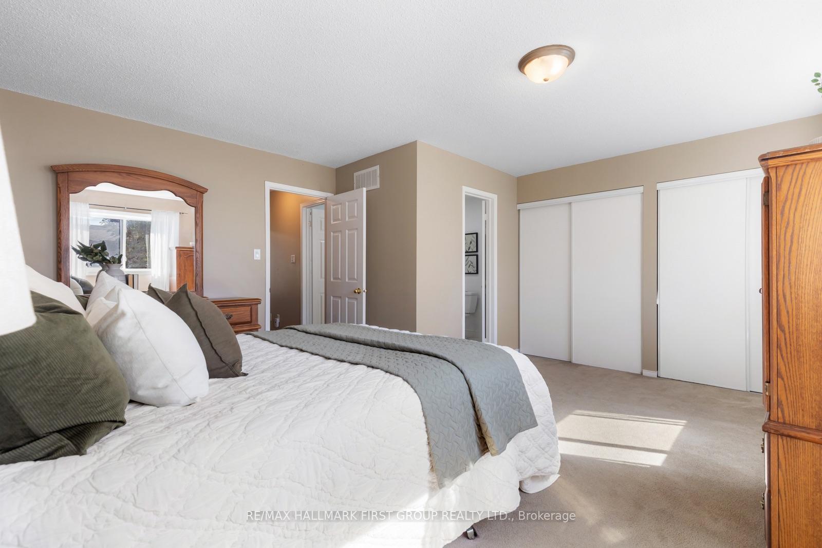 Photo 11 of 39 Bach Avenue, Whitby, Rolling Acres — HOMEH