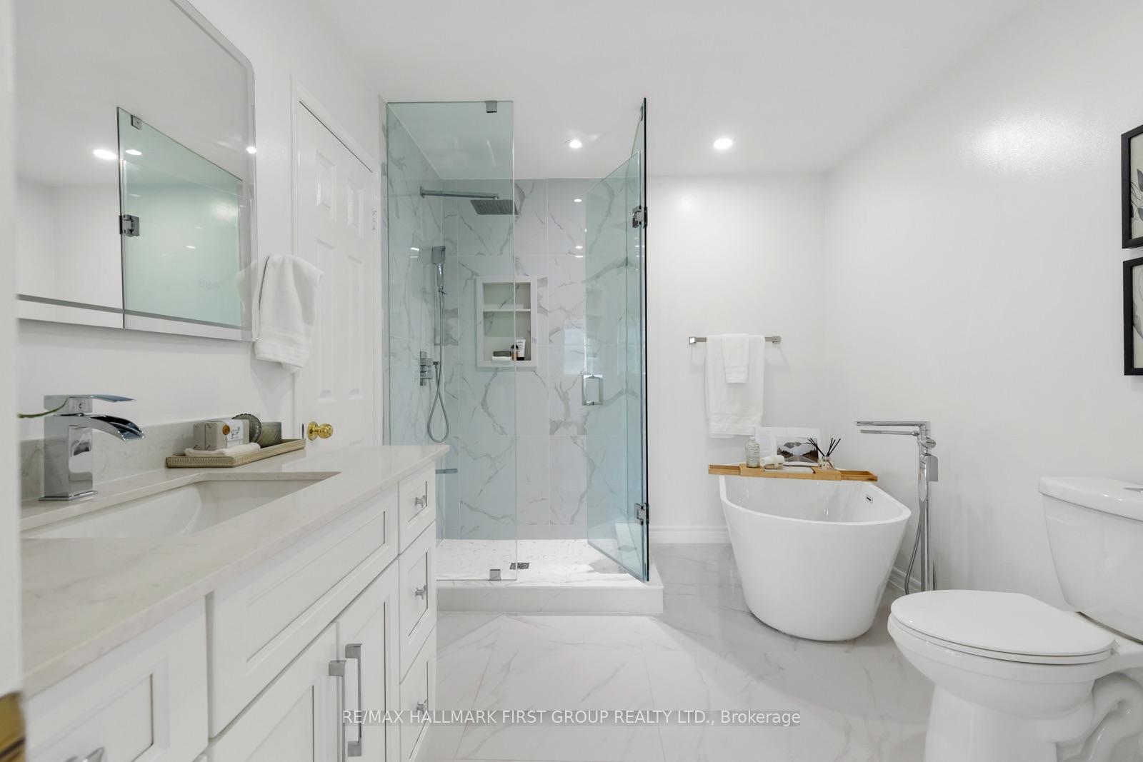 Photo 12 of 39 Bach Avenue, Whitby, Rolling Acres — HOMEH