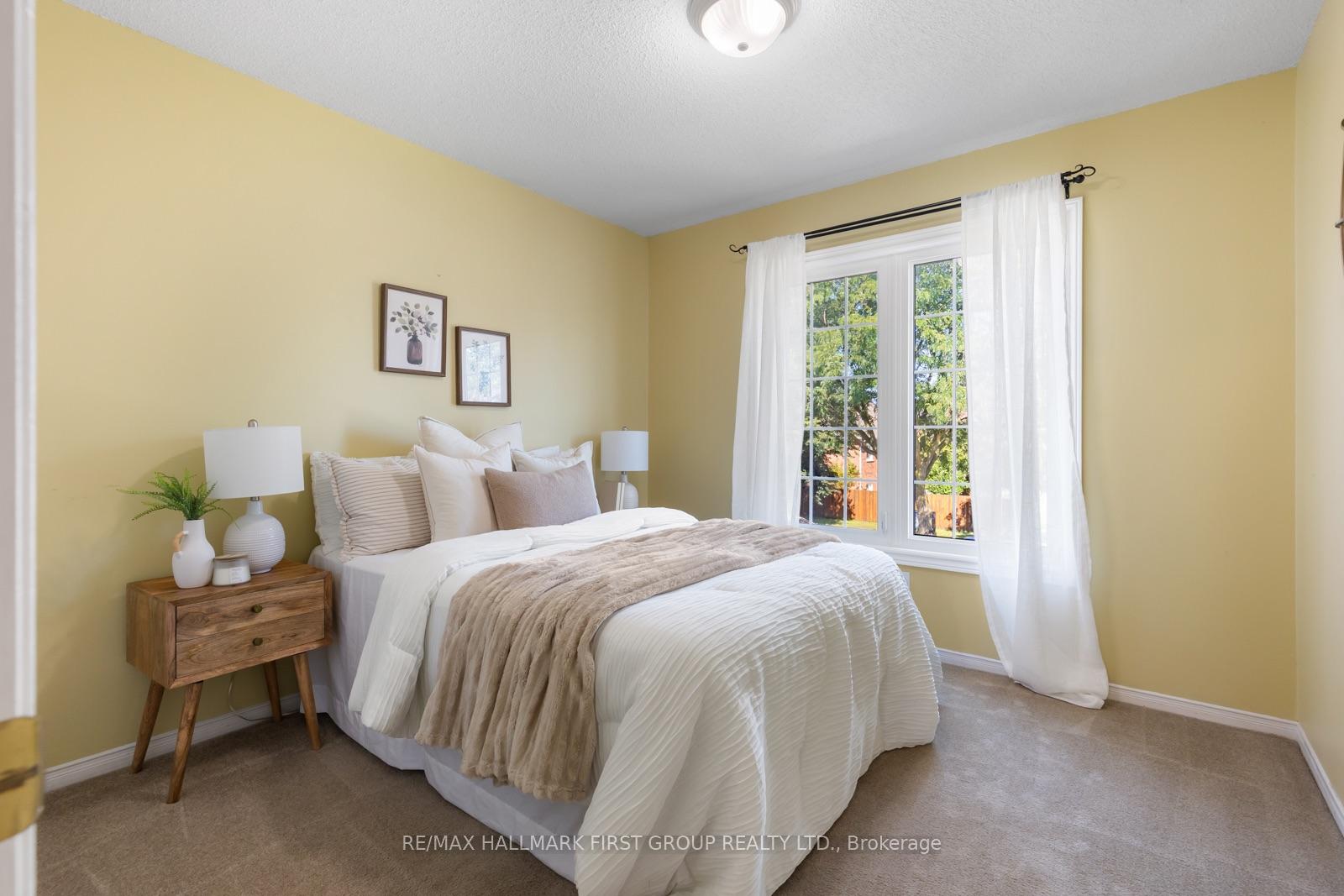 Photo 13 of 39 Bach Avenue, Whitby, Rolling Acres — HOMEH
