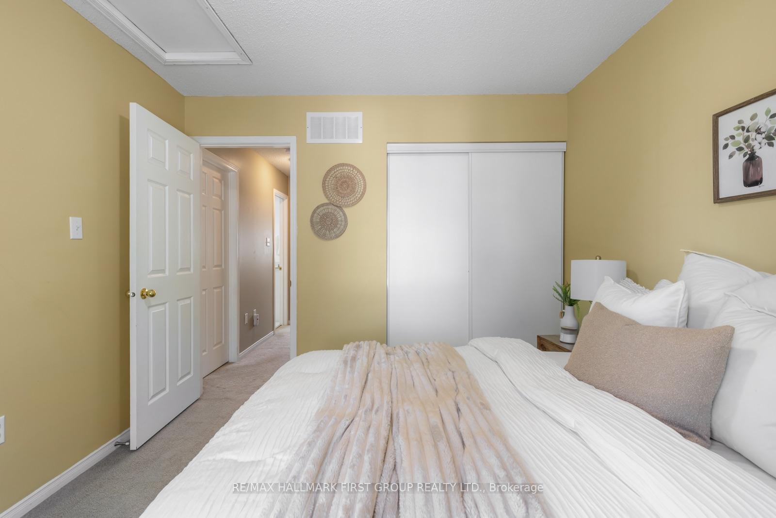 Photo 14 of 39 Bach Avenue, Whitby, Rolling Acres — HOMEH