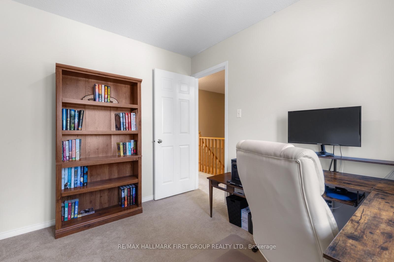 Photo 16 of 39 Bach Avenue, Whitby, Rolling Acres — HOMEH
