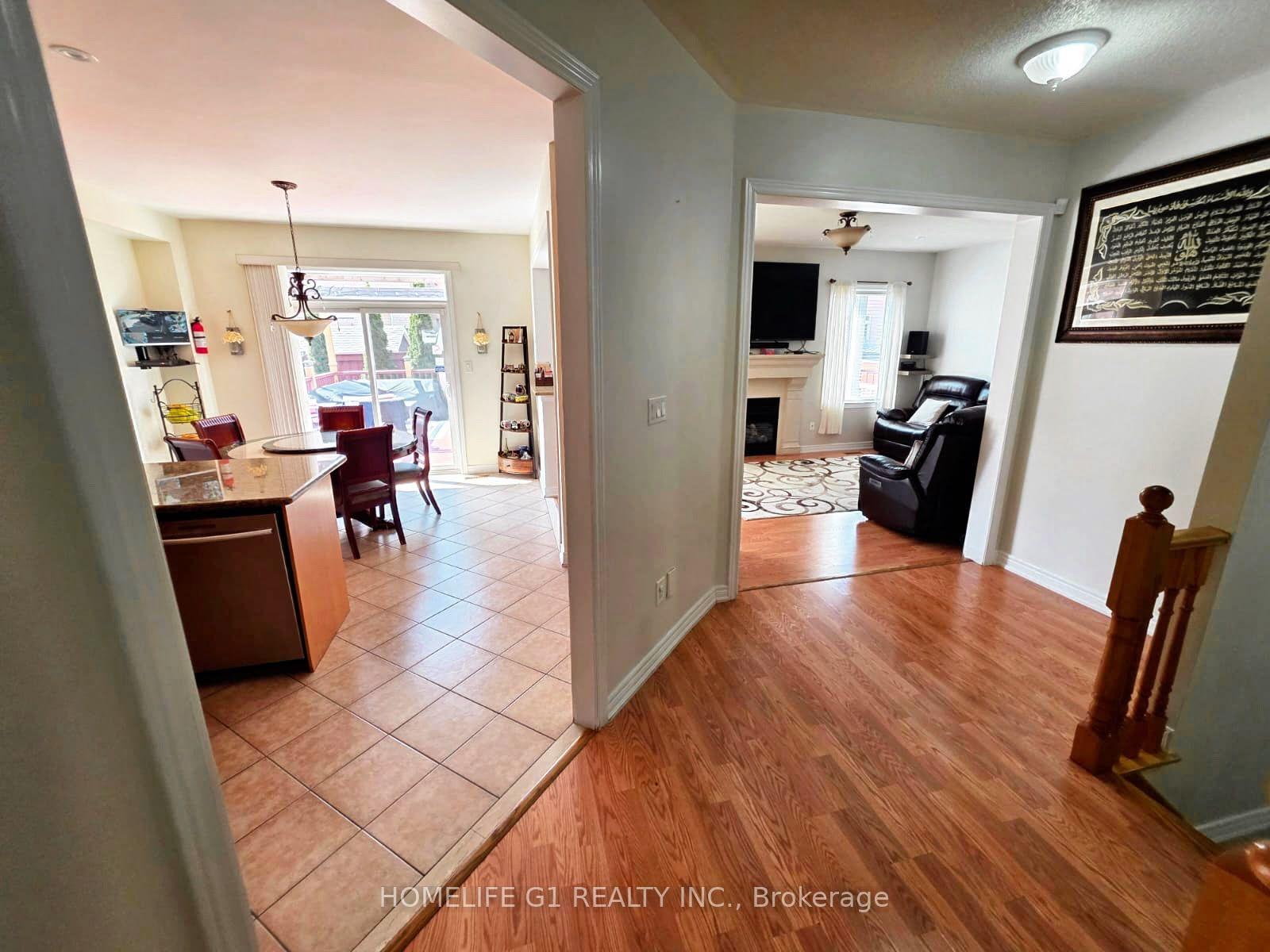 Photo 3 of 62 Dewside Drive, Brampton, Sandringham-Wellington — HOMEH