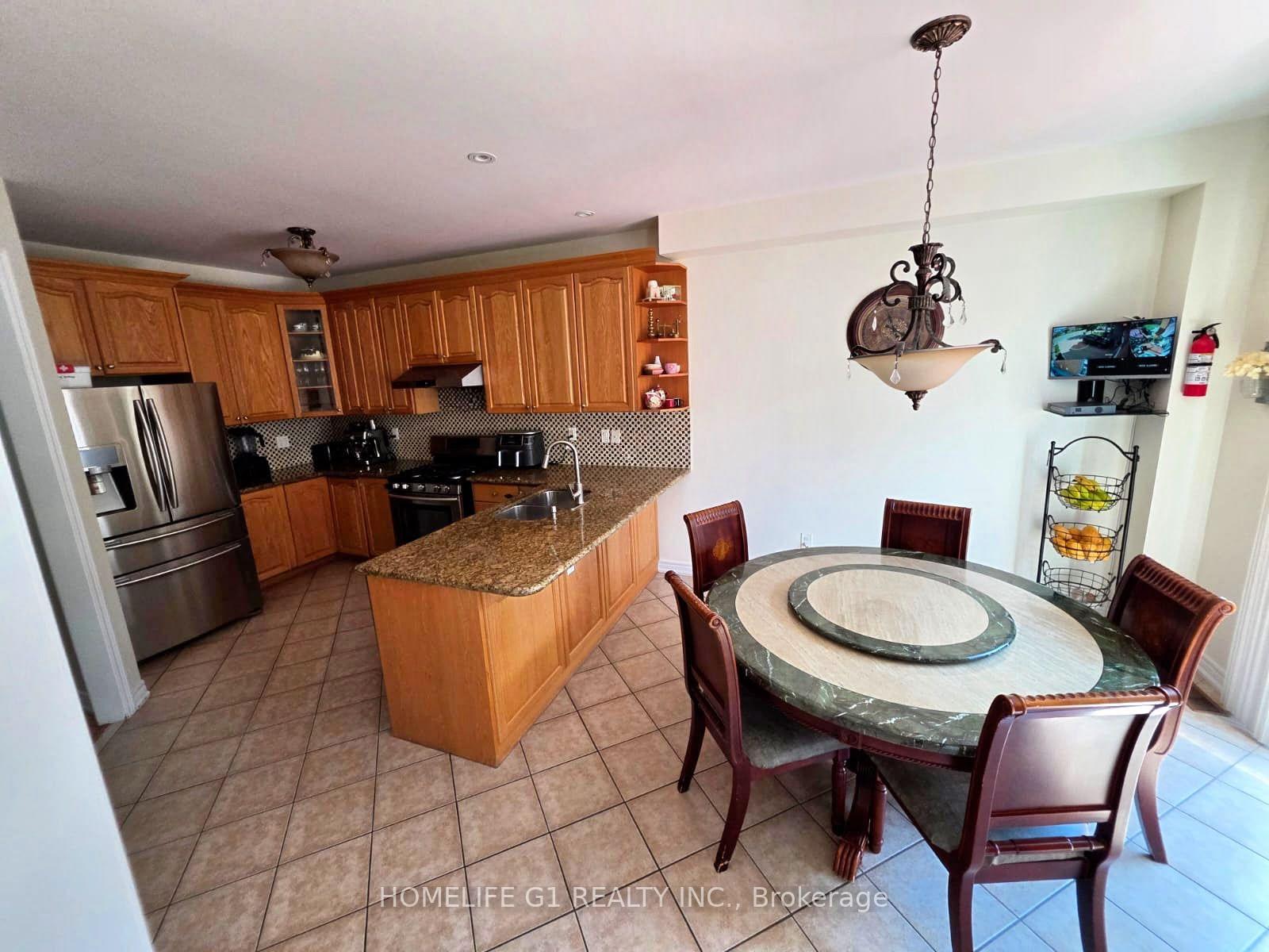 Photo 4 of 62 Dewside Drive, Brampton, Sandringham-Wellington — HOMEH