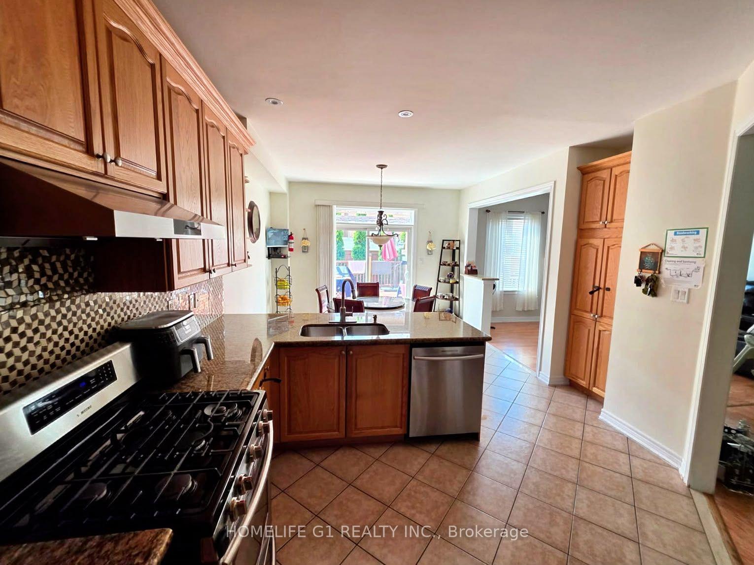 Photo 5 of 62 Dewside Drive, Brampton, Sandringham-Wellington — HOMEH