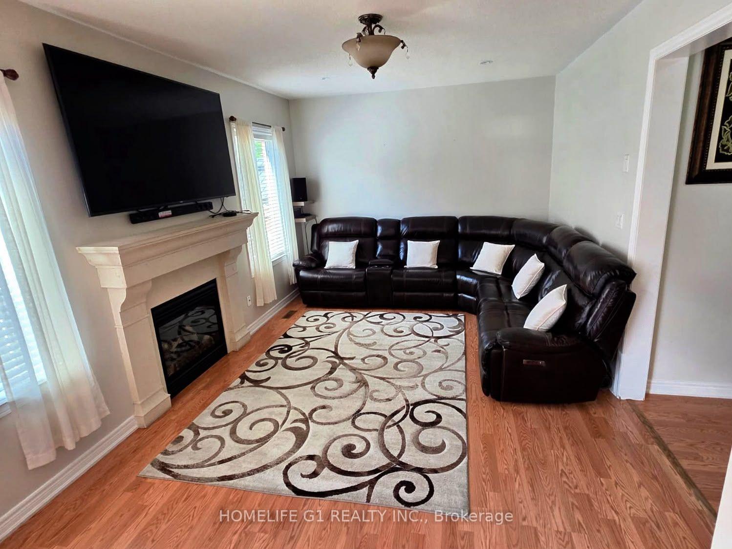 Photo 7 of 62 Dewside Drive, Brampton, Sandringham-Wellington — HOMEH