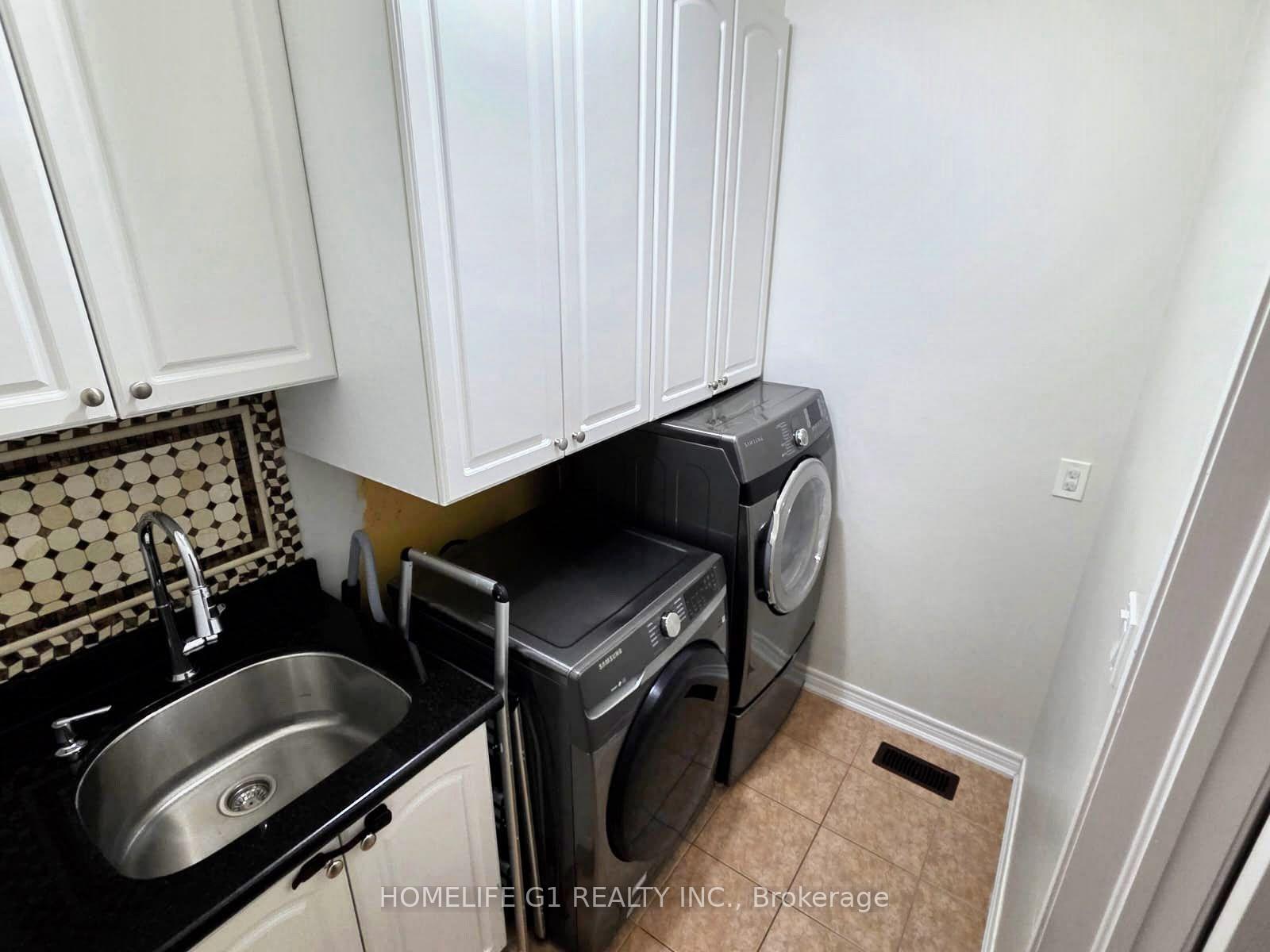 Photo 10 of 62 Dewside Drive, Brampton, Sandringham-Wellington — HOMEH