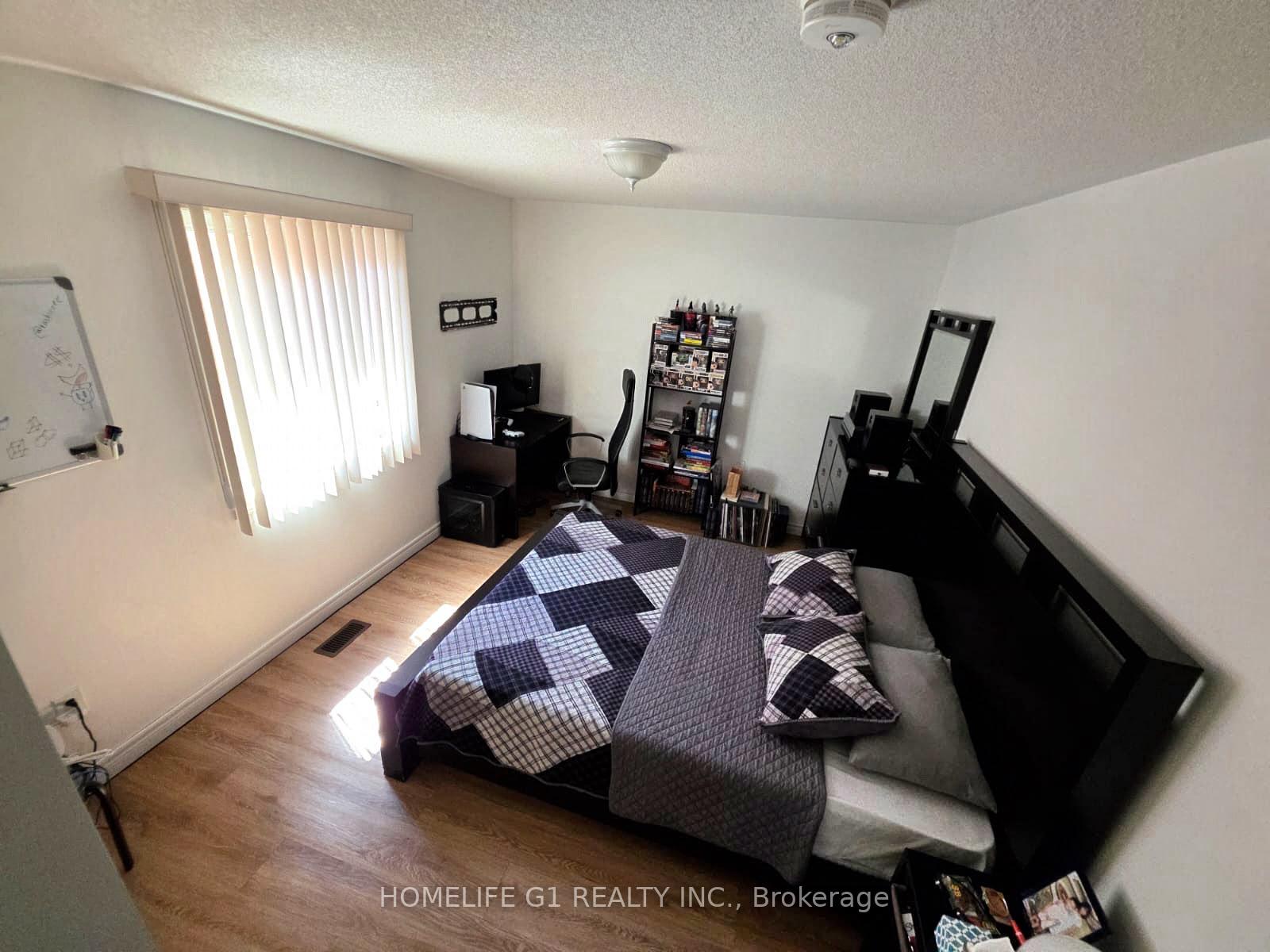 Photo 23 of 62 Dewside Drive, Brampton, Sandringham-Wellington — HOMEH
