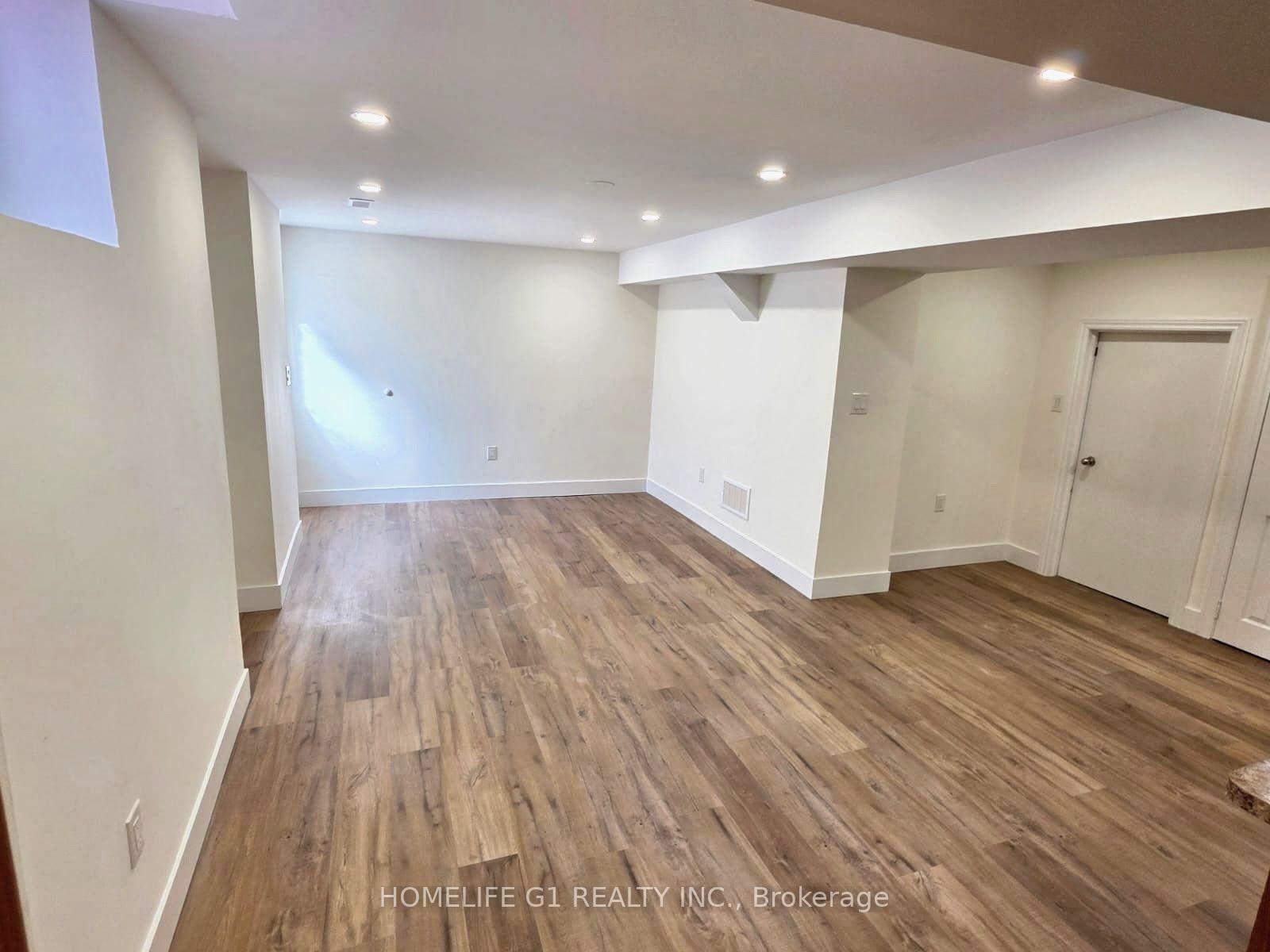 Photo 24 of 62 Dewside Drive, Brampton, Sandringham-Wellington — HOMEH