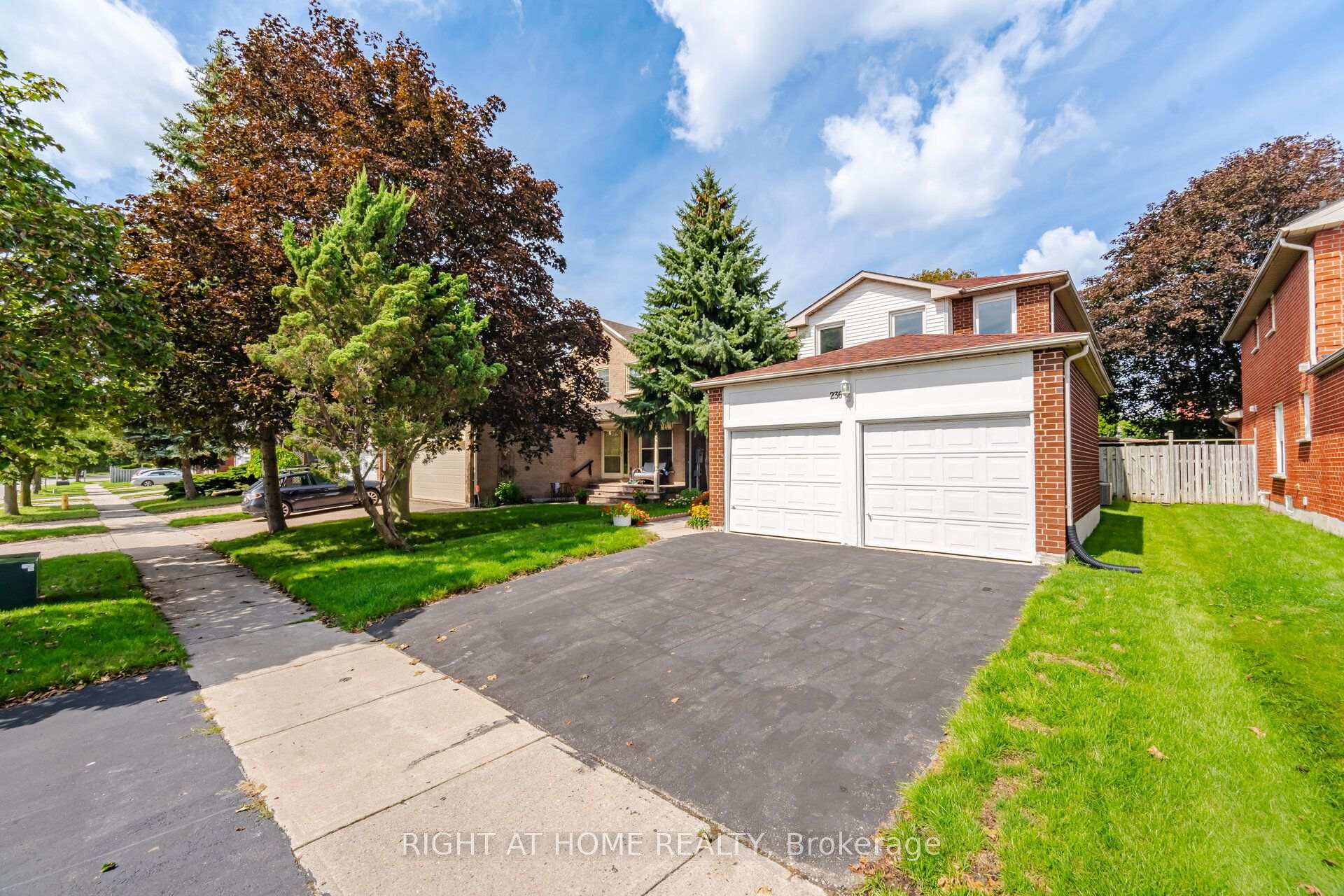 Photo 2 of 236 Austin Drive, Markham, Unionville — HOMEH