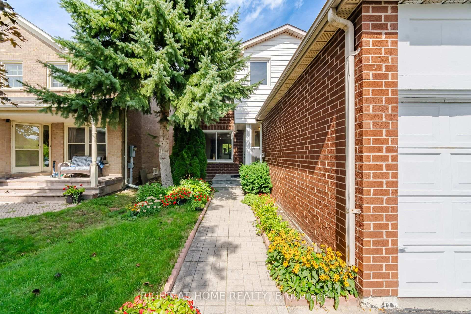 Photo 3 of 236 Austin Drive, Markham, Unionville — HOMEH