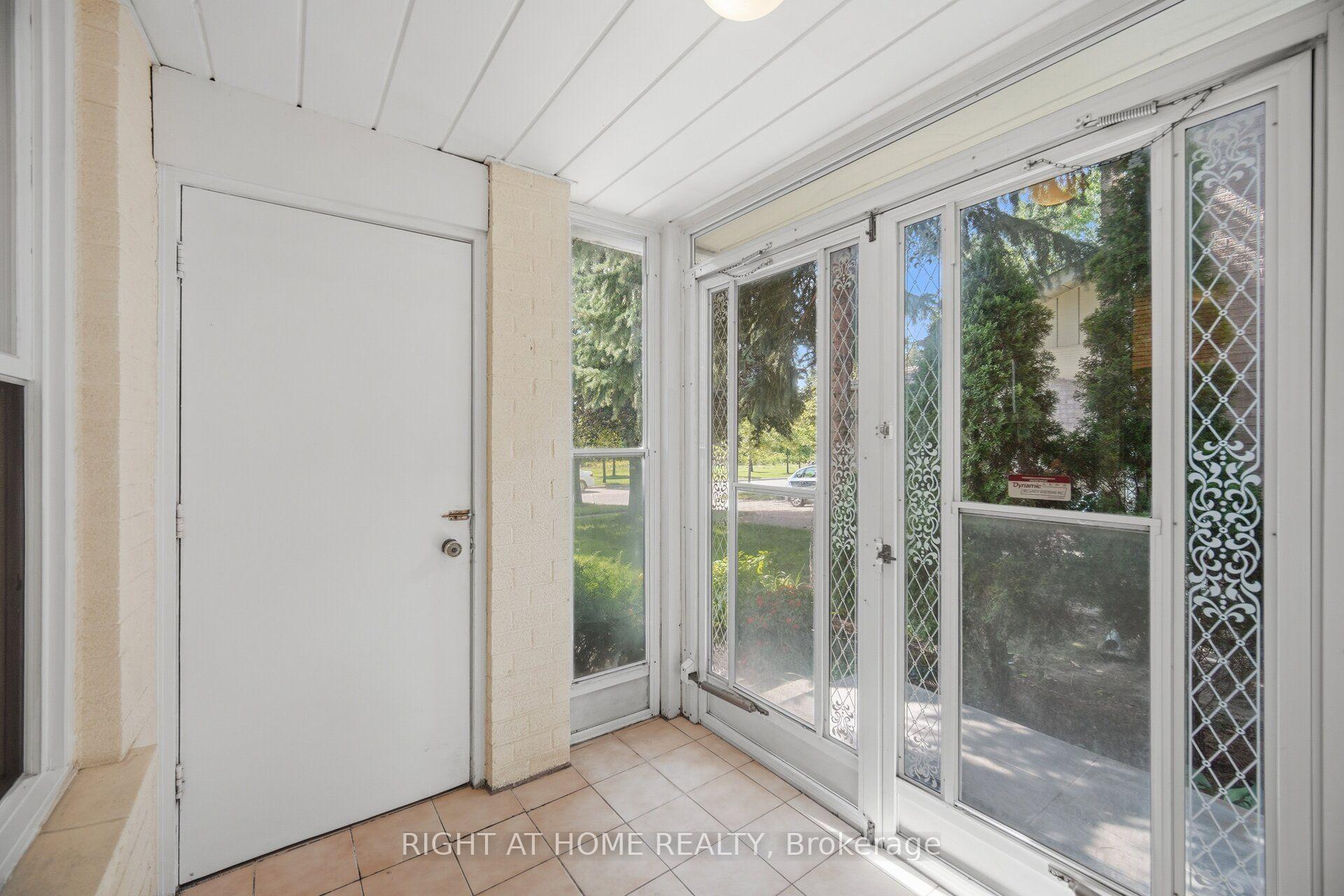 Photo 5 of 236 Austin Drive, Markham, Unionville — HOMEH