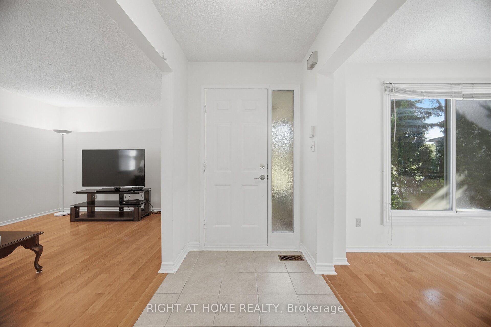 Photo 7 of 236 Austin Drive, Markham, Unionville — HOMEH