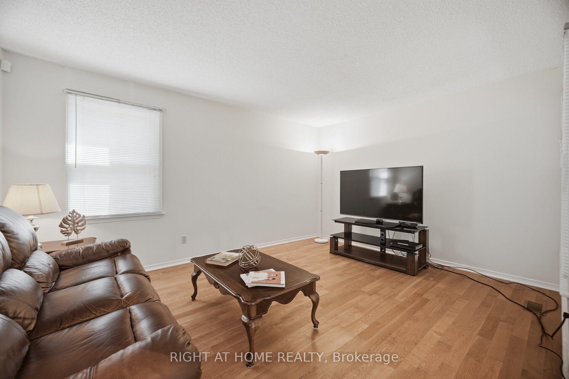 Photo 9 of 236 Austin Drive, Markham, Unionville — HOMEH