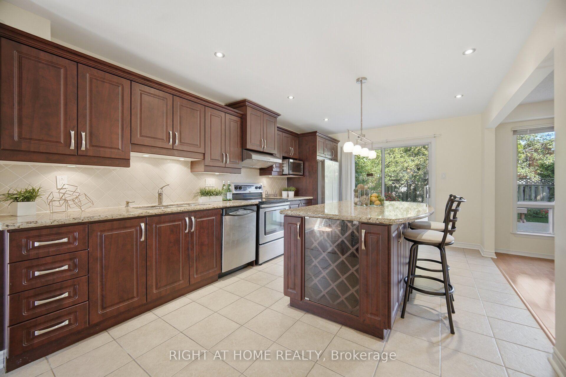 Photo 13 of 236 Austin Drive, Markham, Unionville — HOMEH