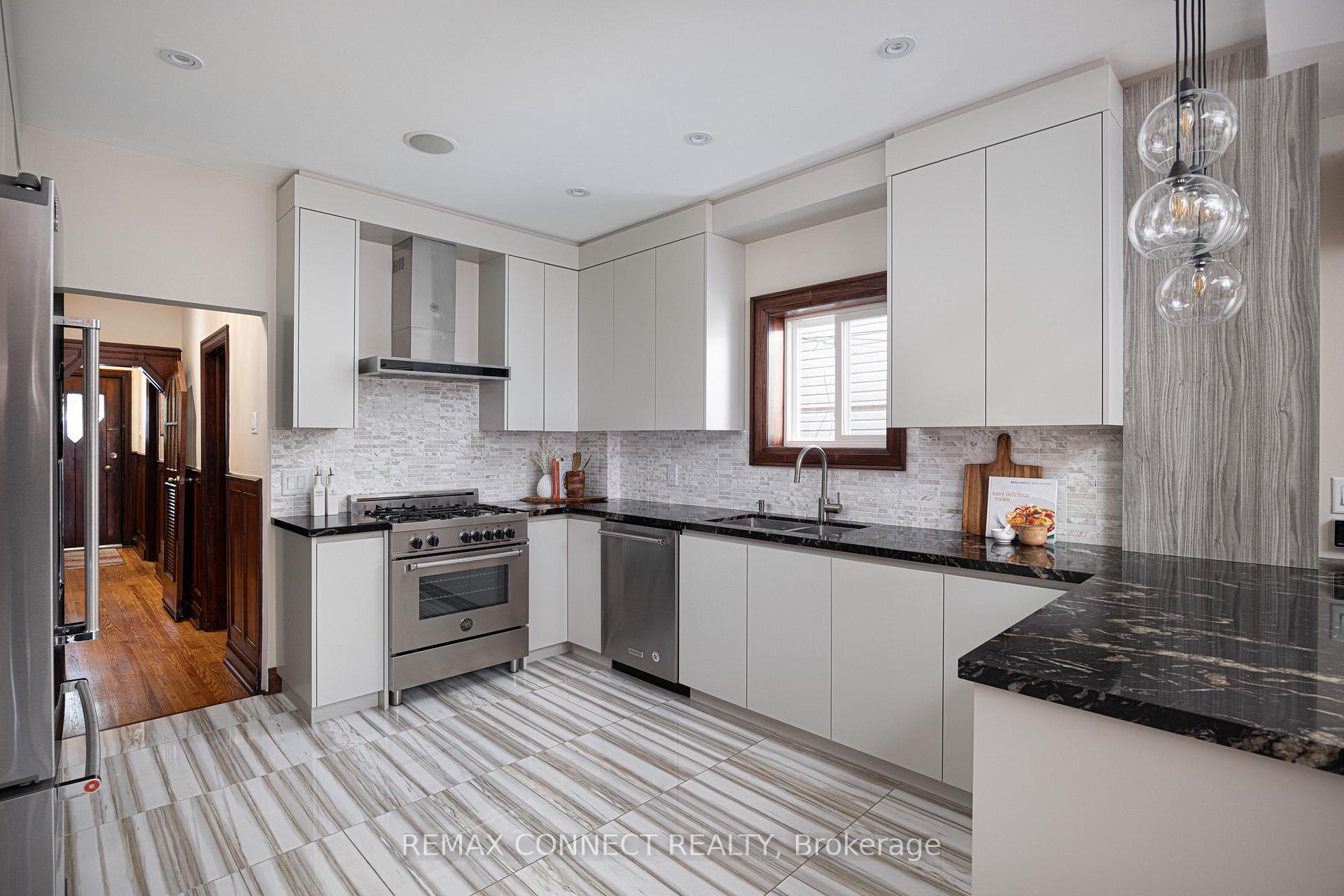 Photo 3 of 29 Denison Avenue, Toronto, Kensington-Chinatown — HOMEH