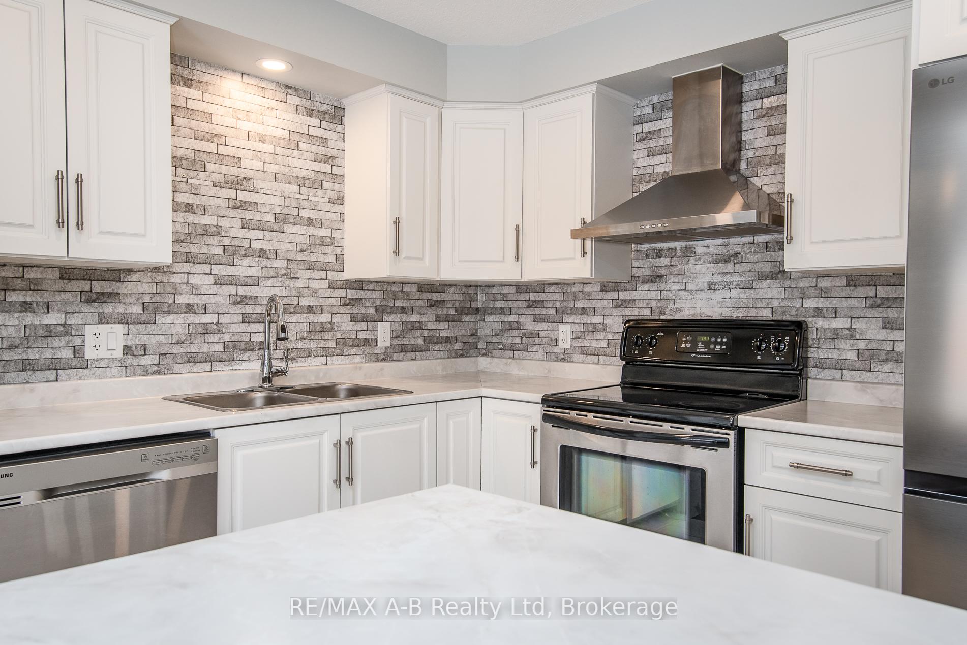 Photo 3 of 45 Robertson Drive, Stratford — HOMEH