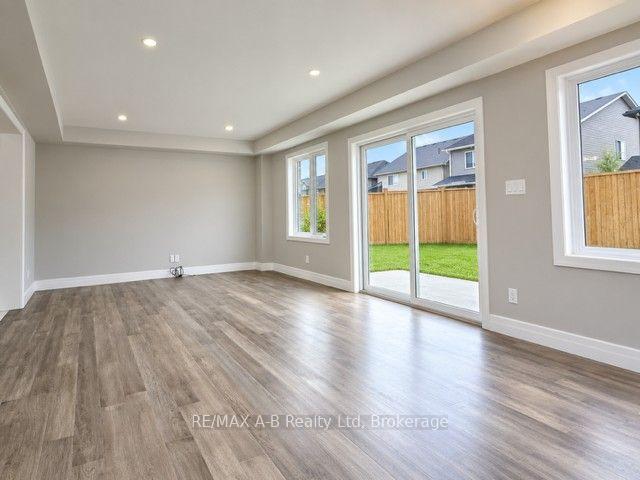 Photo 13 of 45 Robertson Drive, Stratford — HOMEH