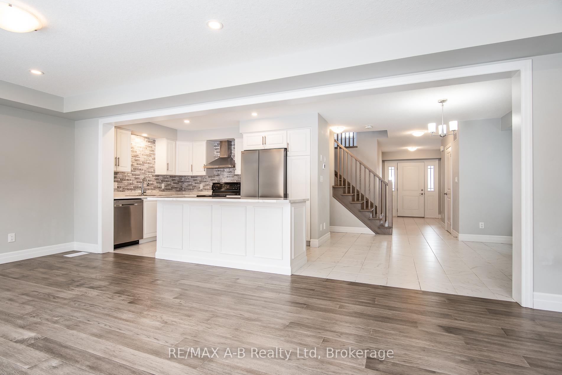 Photo 11 of 45 Robertson Drive, Stratford — HOMEH
