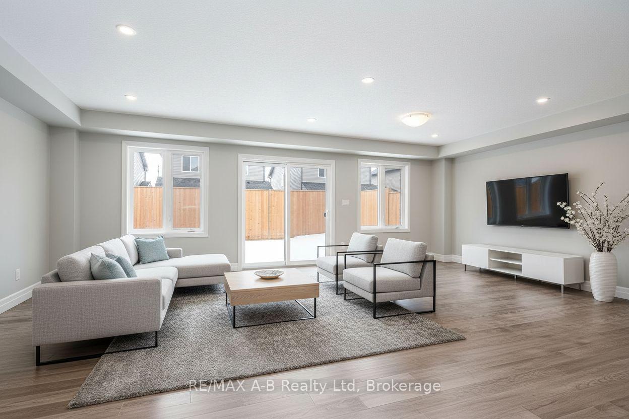 Photo 15 of 45 Robertson Drive, Stratford — HOMEH