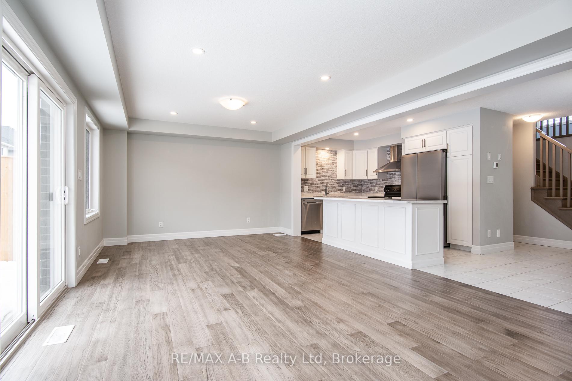 Photo 18 of 45 Robertson Drive, Stratford — HOMEH