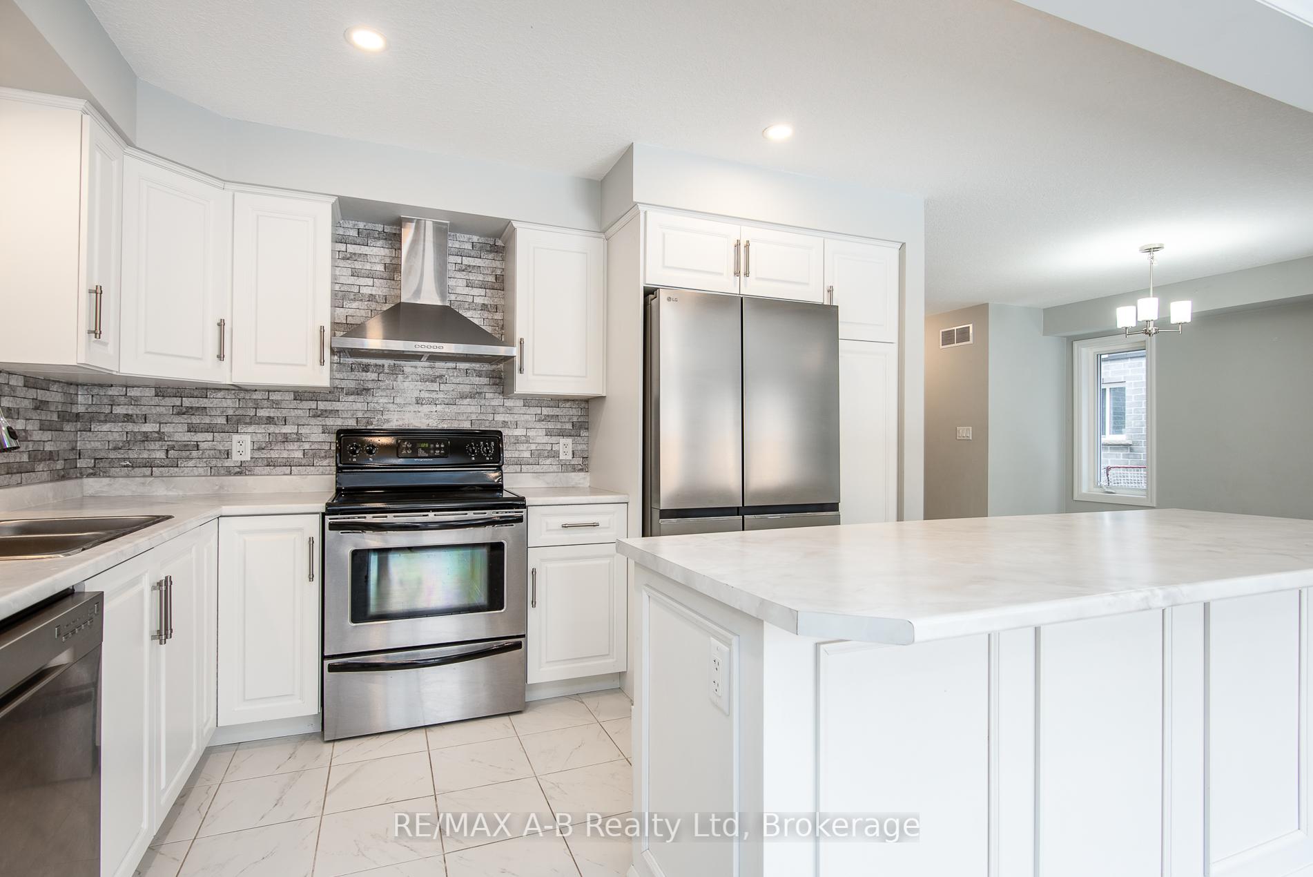 Photo 20 of 45 Robertson Drive, Stratford — HOMEH