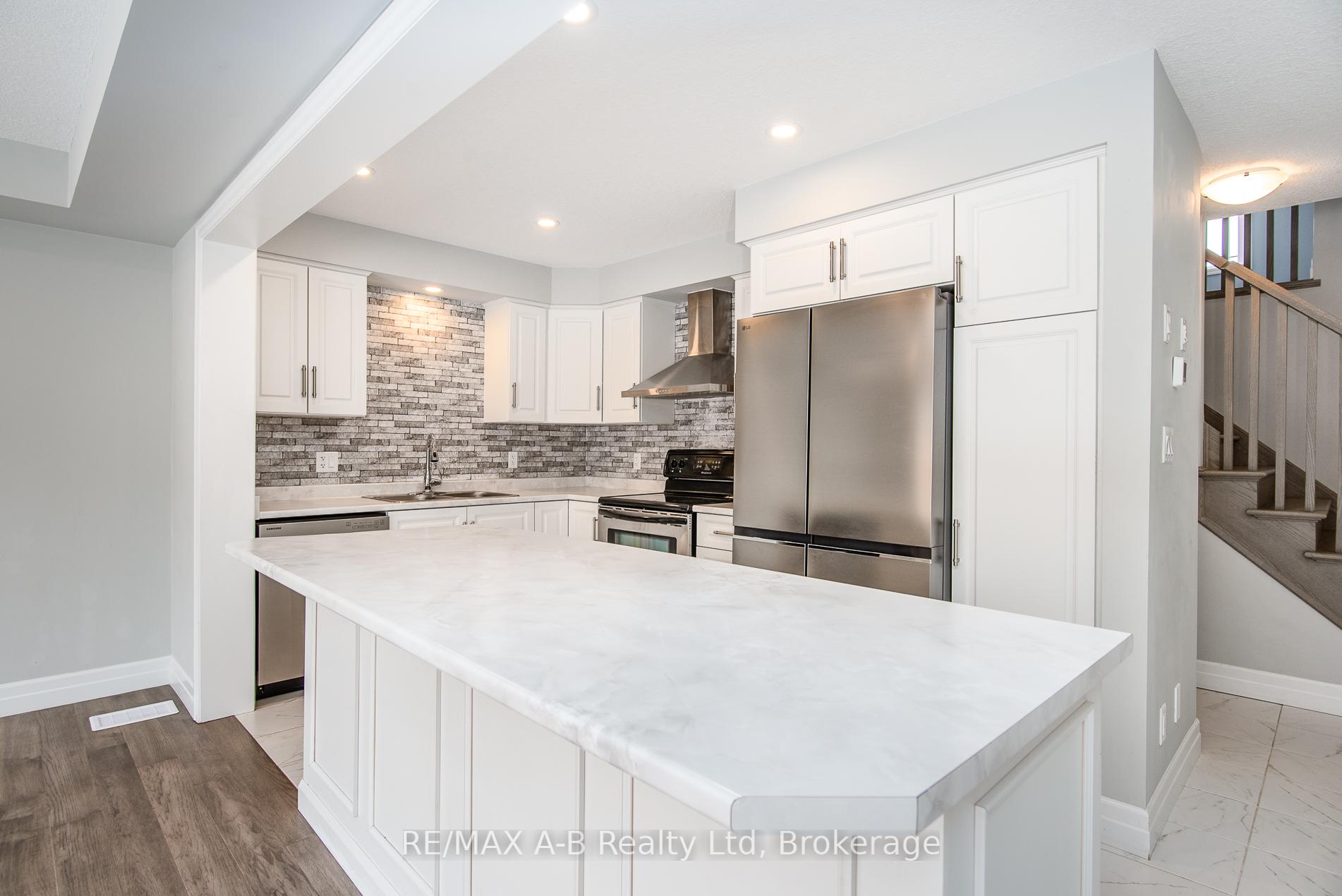 Photo 12 of 45 Robertson Drive, Stratford — HOMEH