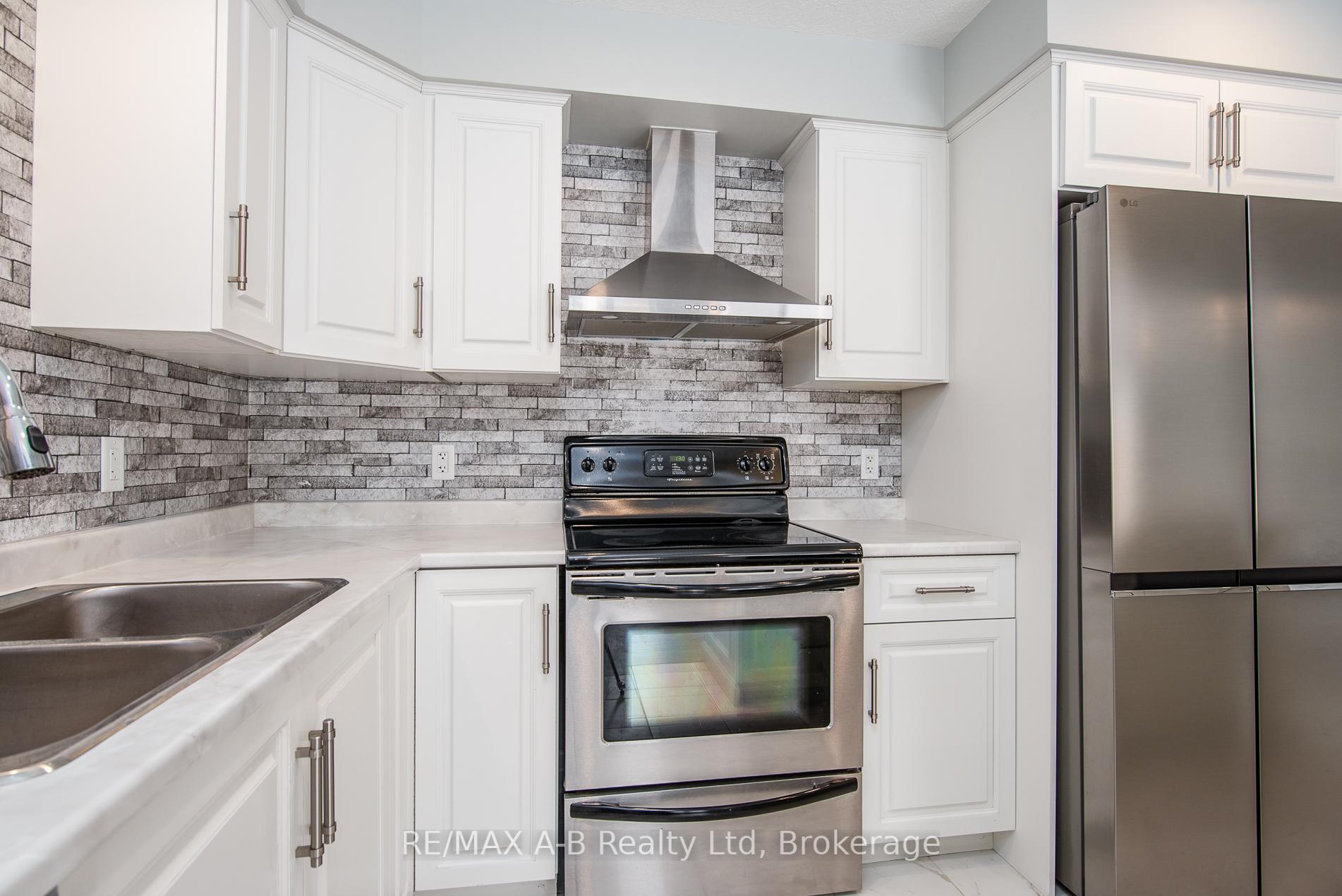 Photo 21 of 45 Robertson Drive, Stratford — HOMEH