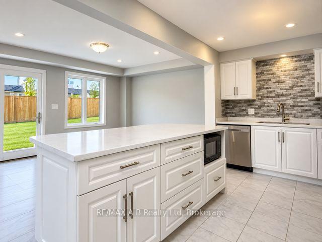 Photo 22 of 45 Robertson Drive, Stratford — HOMEH