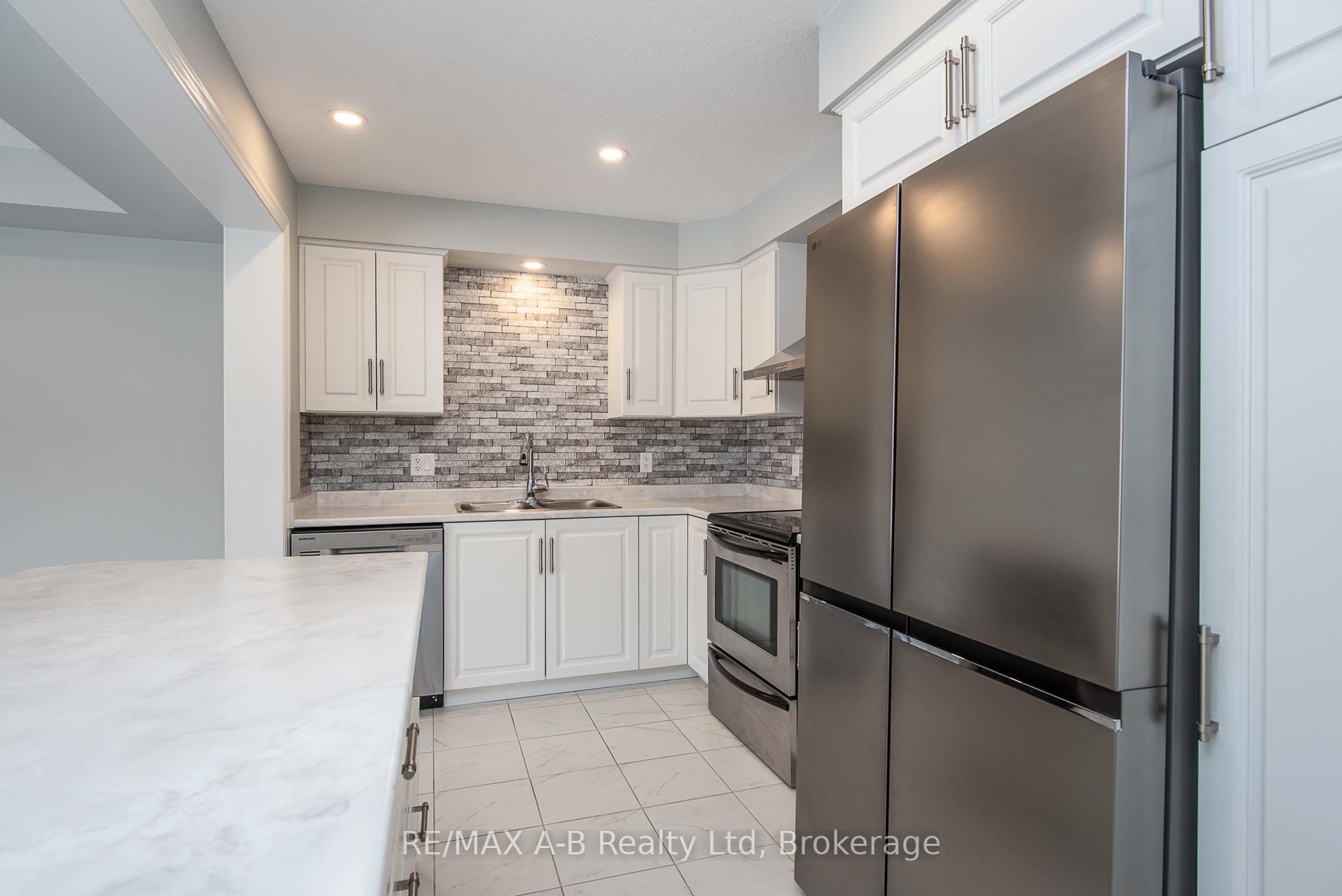 Photo 24 of 45 Robertson Drive, Stratford — HOMEH
