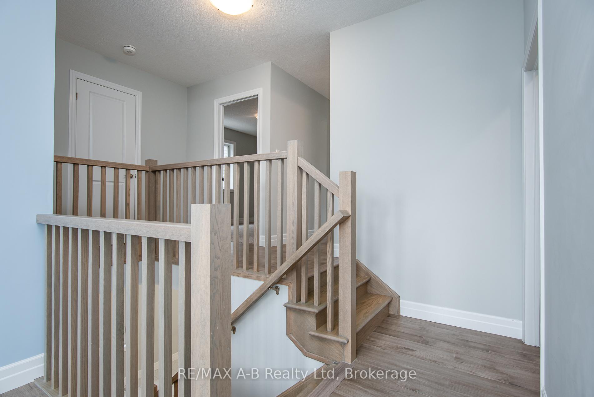 Photo 26 of 45 Robertson Drive, Stratford — HOMEH