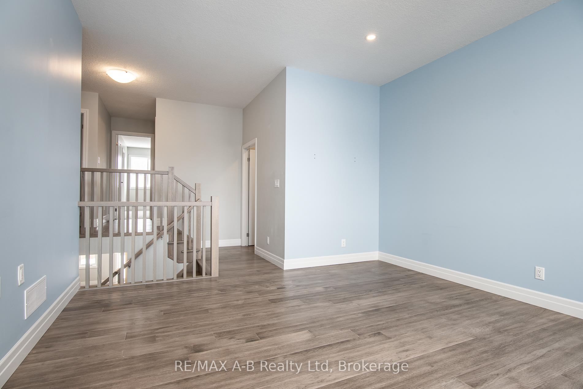 Photo 28 of 45 Robertson Drive, Stratford — HOMEH