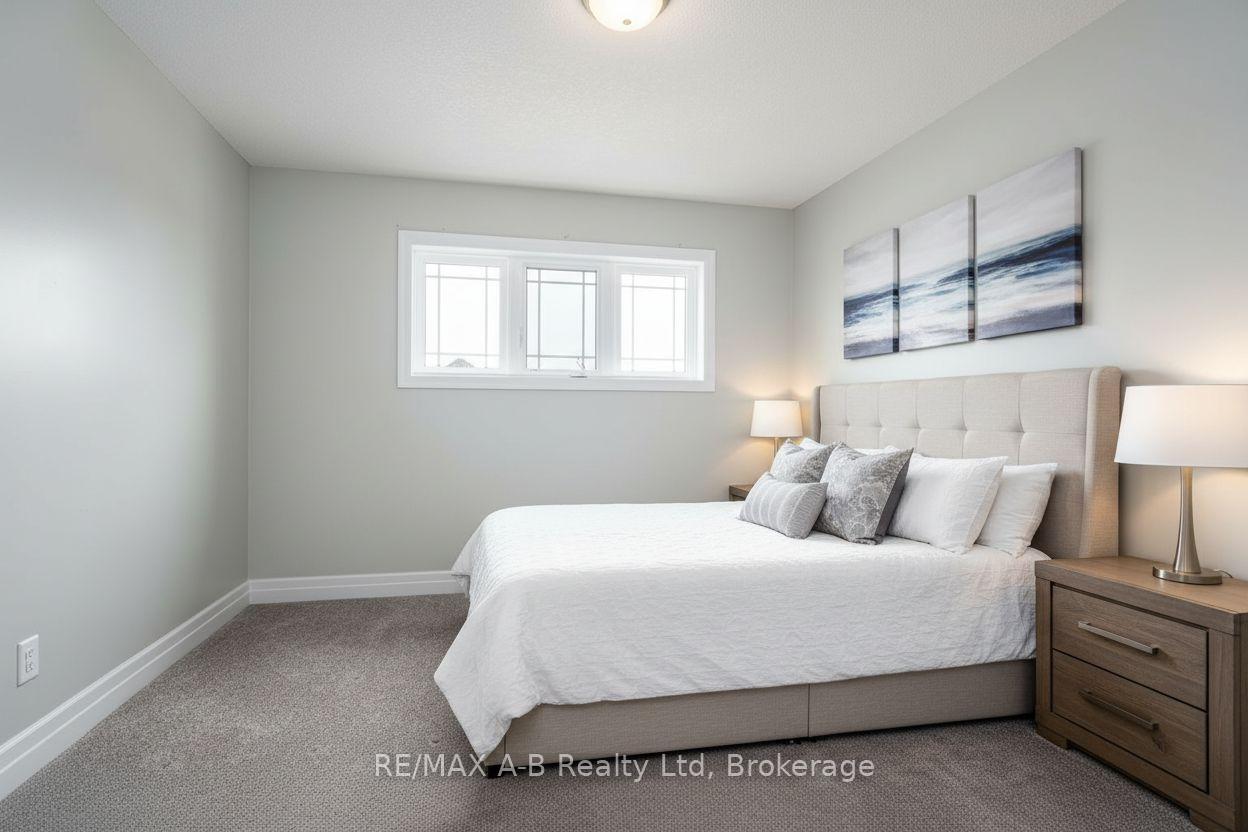 Photo 32 of 45 Robertson Drive, Stratford — HOMEH