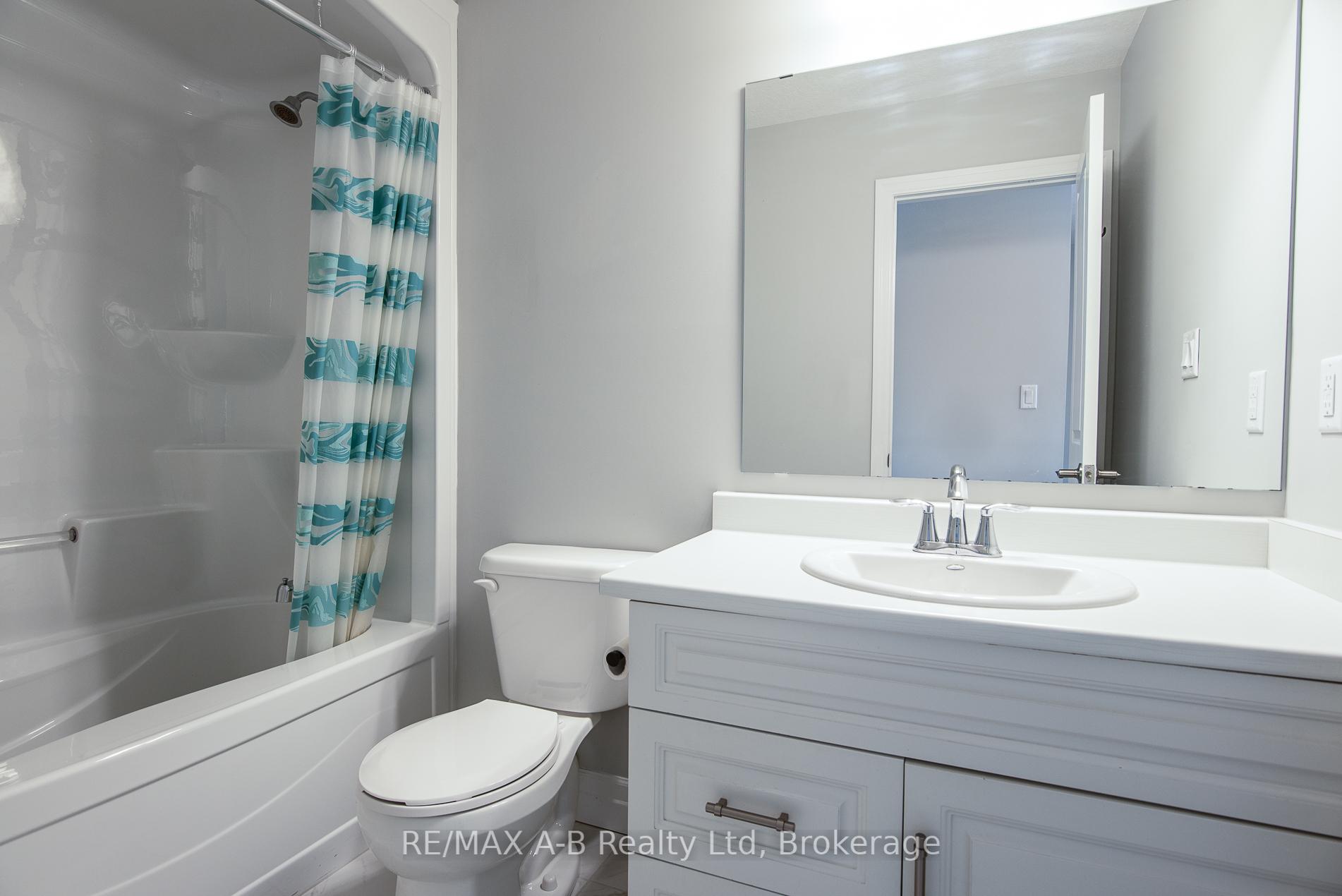 Photo 34 of 45 Robertson Drive, Stratford — HOMEH