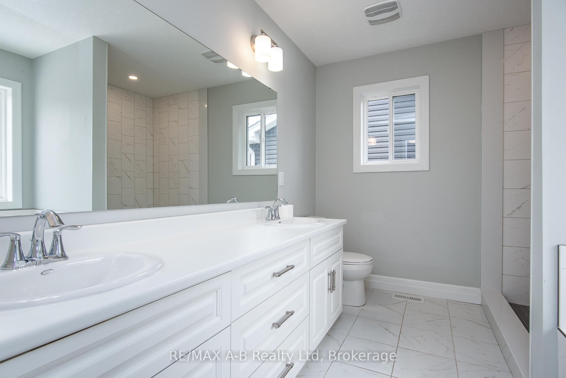 Photo 35 of 45 Robertson Drive, Stratford — HOMEH