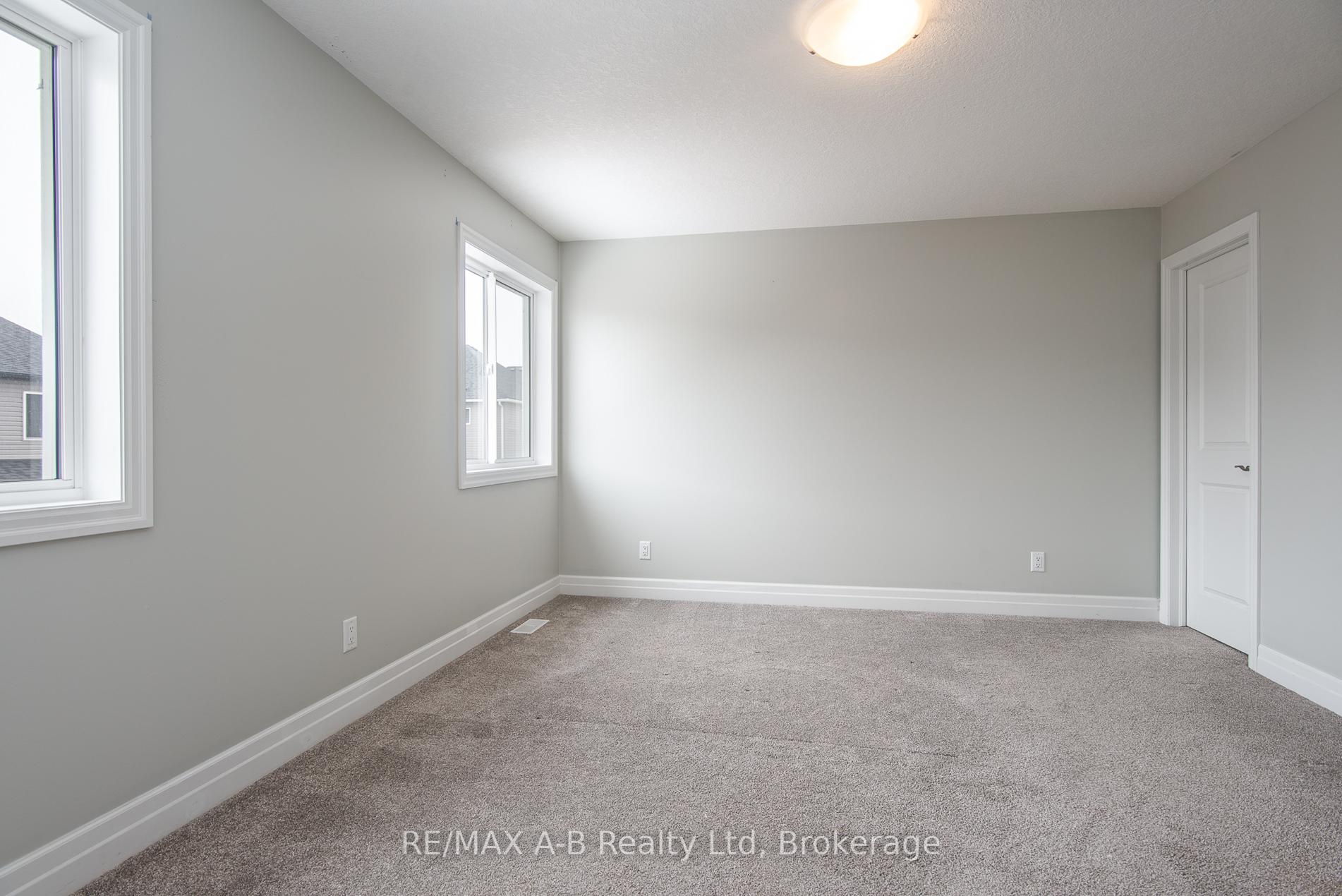 Photo 37 of 45 Robertson Drive, Stratford — HOMEH