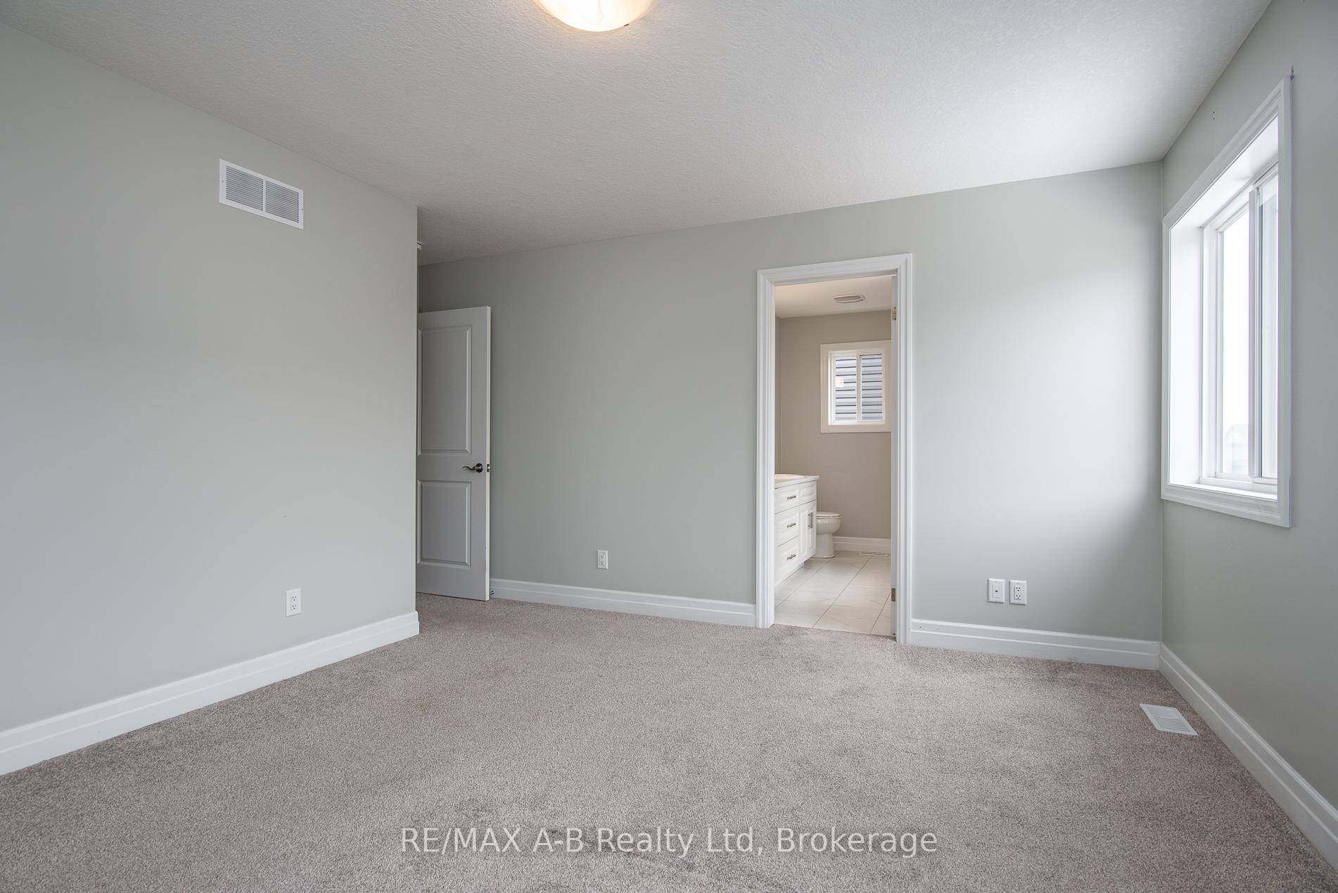 Photo 38 of 45 Robertson Drive, Stratford — HOMEH