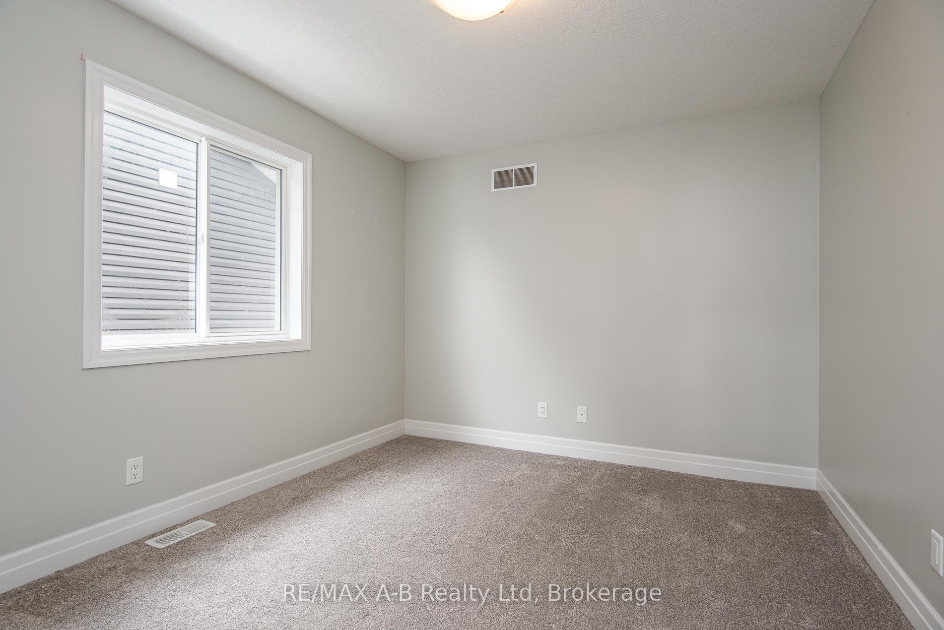 Photo 40 of 45 Robertson Drive, Stratford — HOMEH