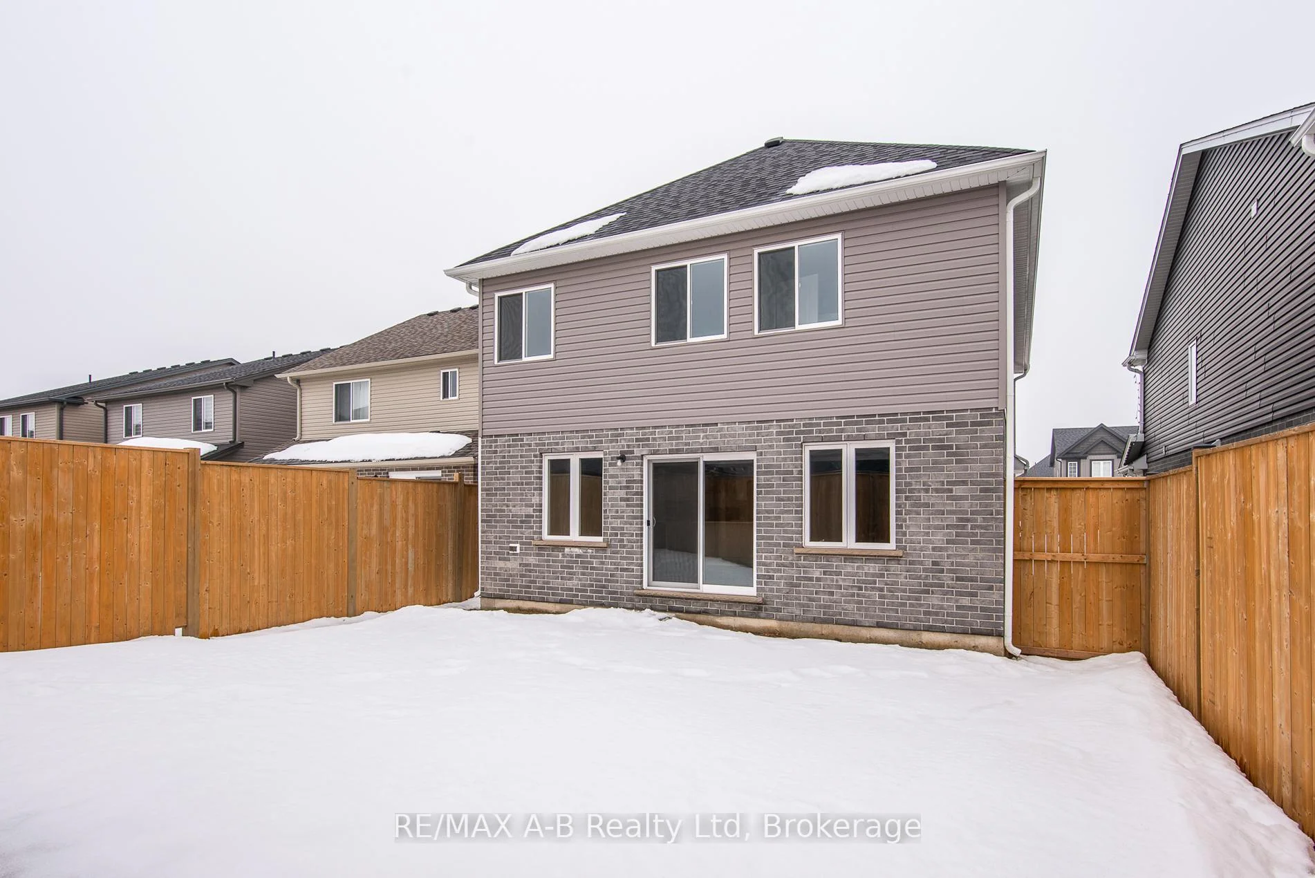 Photo 4 of 45 Robertson Drive, Stratford — HOMEH